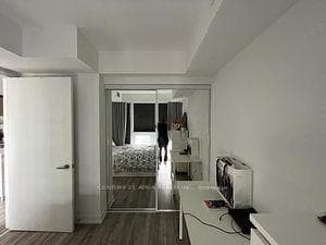 77 Shuter Street Unit 1612 photo 8