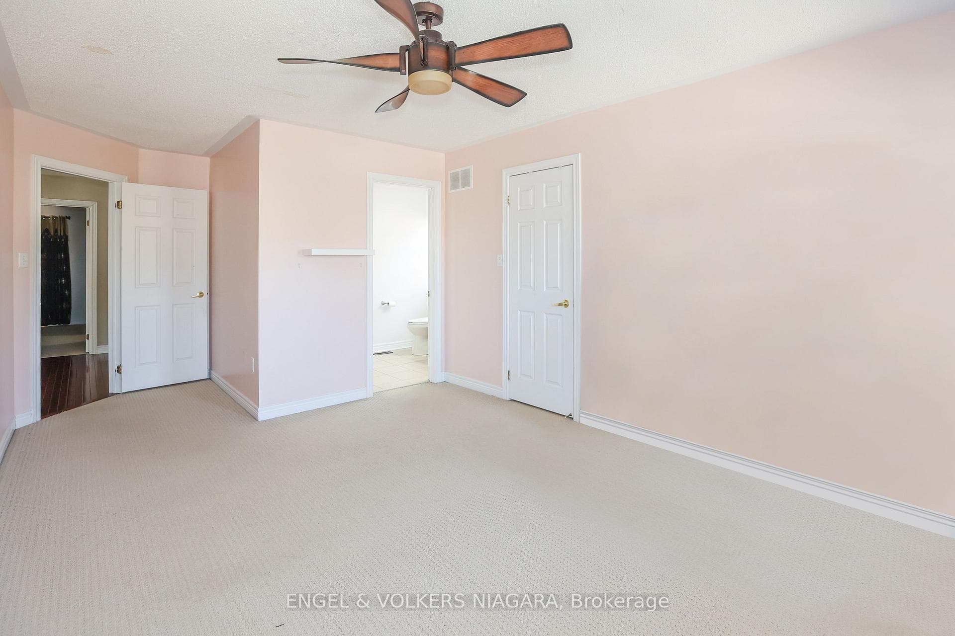 159 Wright Crescent photo 24