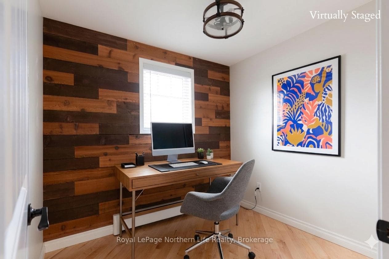 300 Yonge Street photo 9