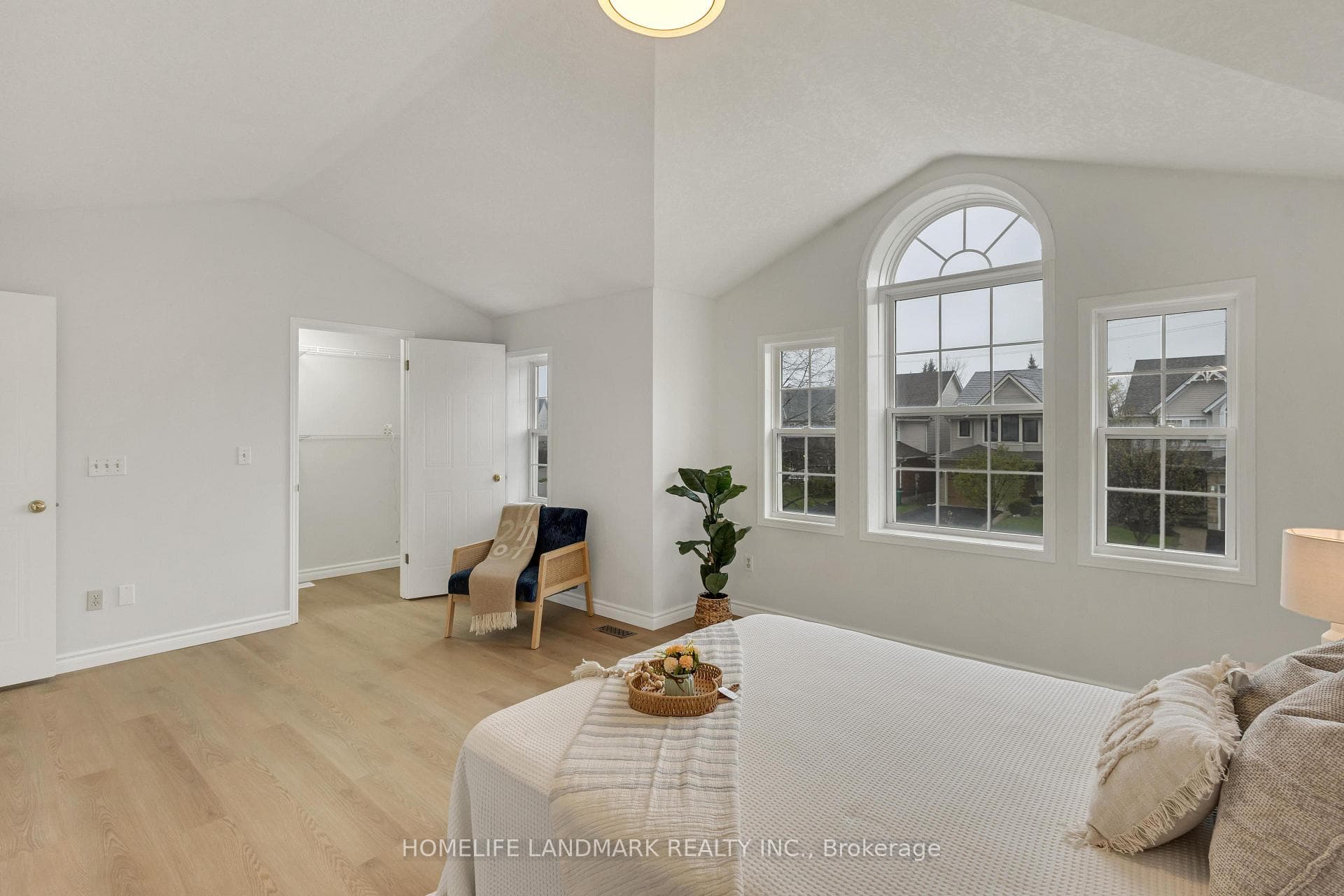 366 HAVENDALE Crescent photo 20