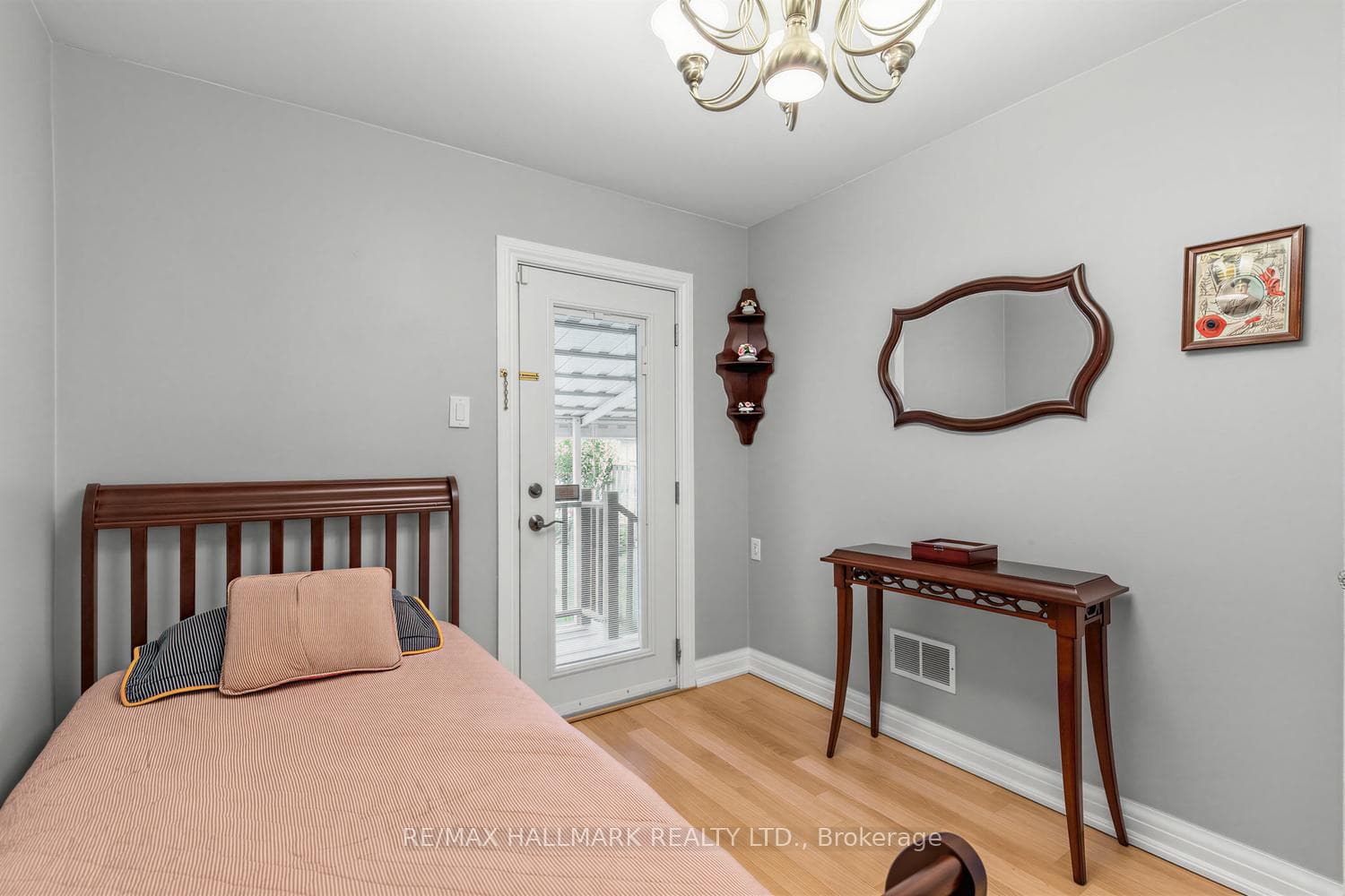40 Bowie Avenue photo 19