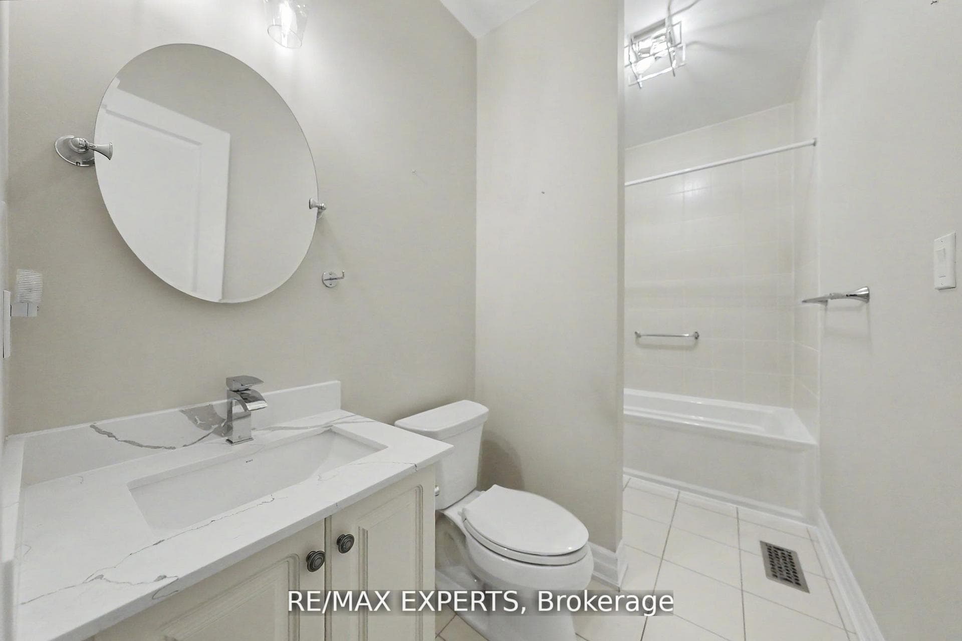 4 Sim Hill Crescent photo 16