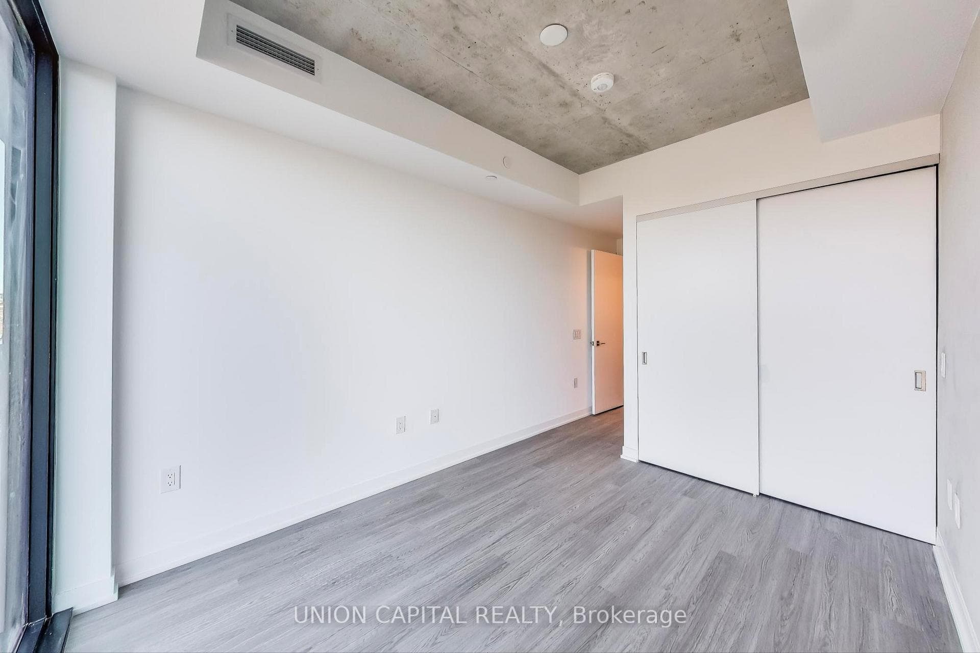 195 McCaul Street Unit 502 photo 18