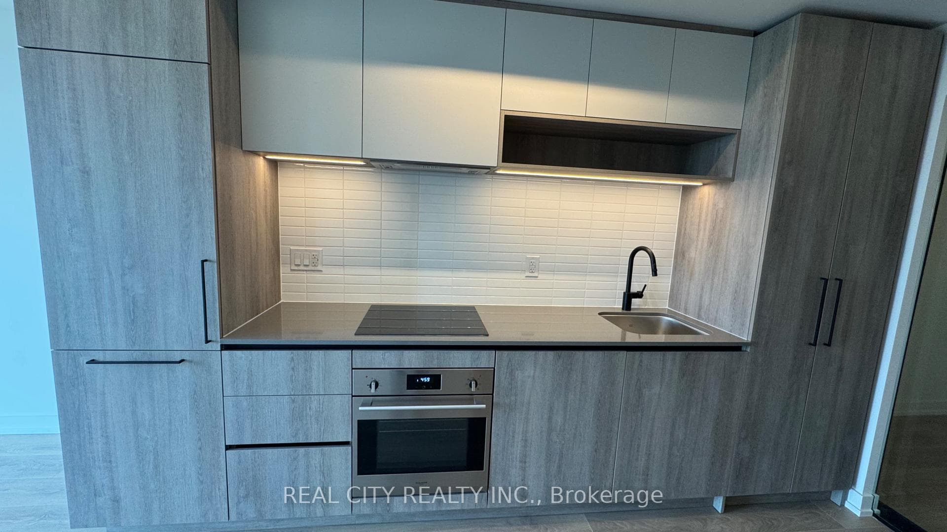 181 Sterling Road Unit 711 photo 5