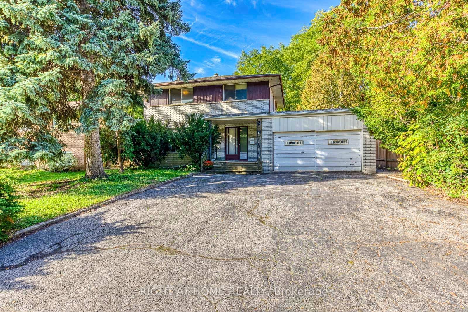 2572 Islington Avenue photo 1