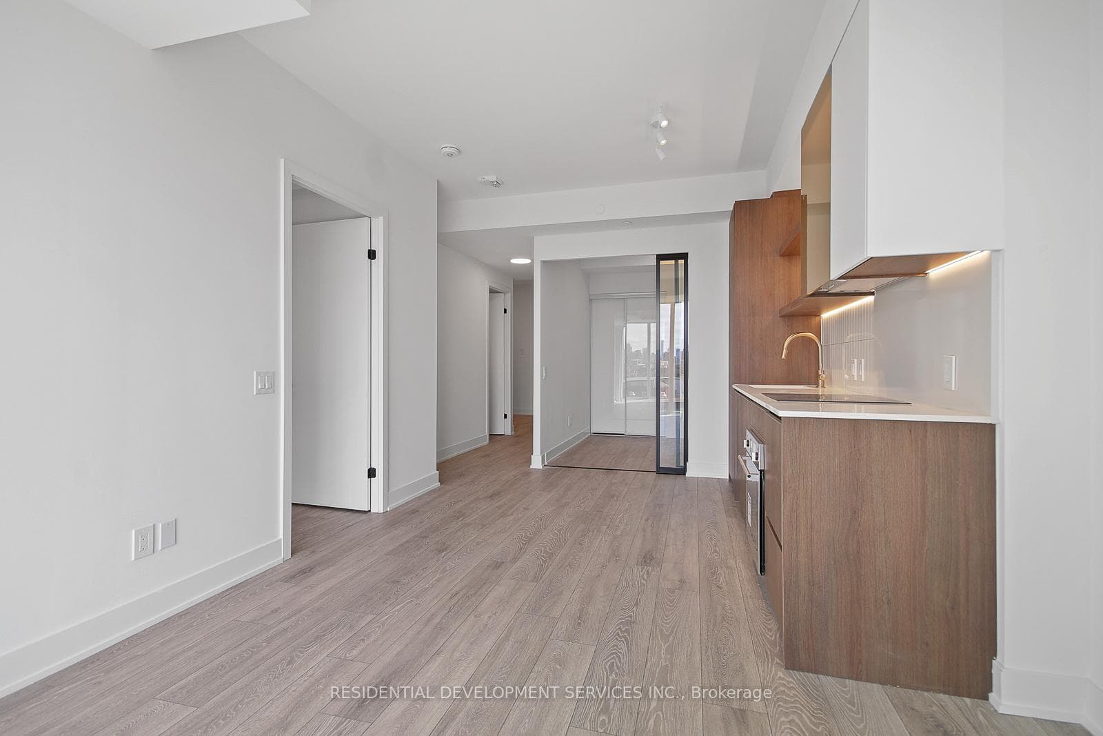 1285 Queen Street Unit 516 photo 5