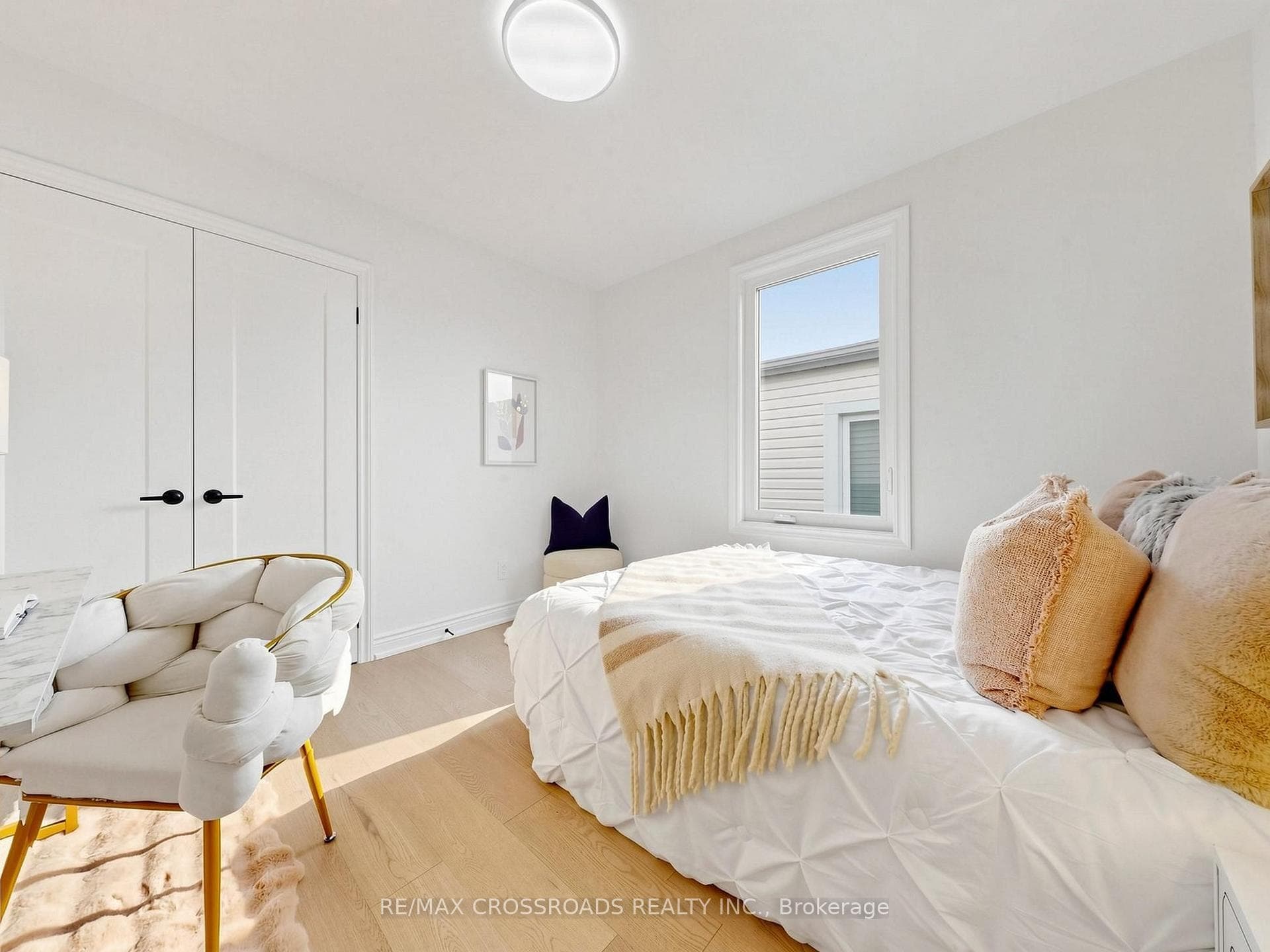 548 Glebeholme Boulevard photo 32