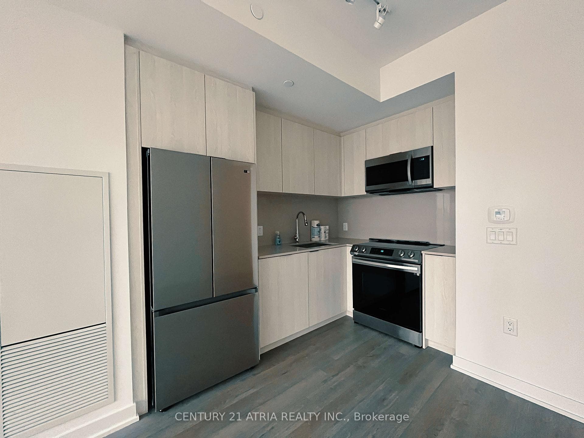357 King Street Unit 1002 photo 4