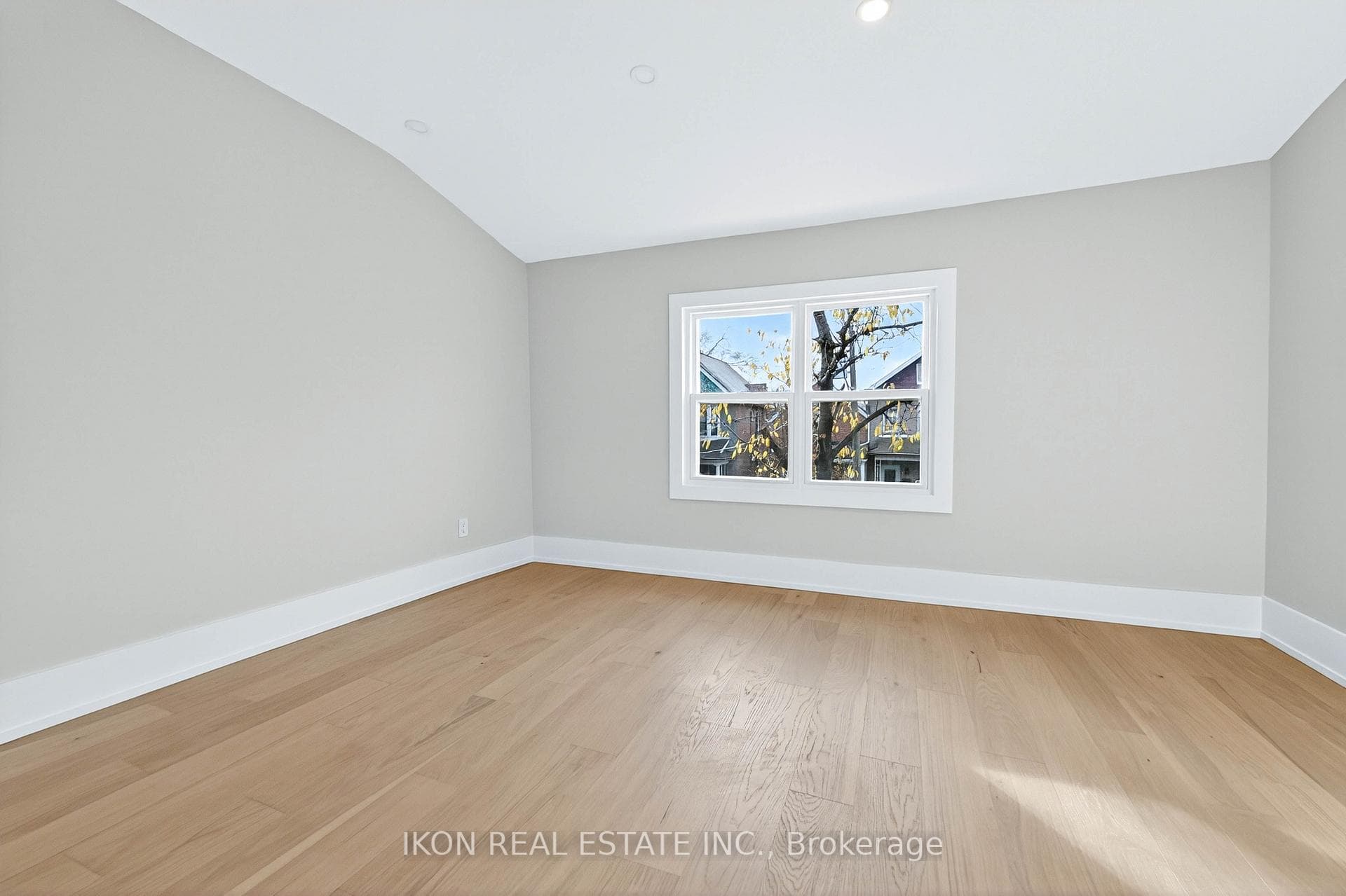 475 Delaware Avenue photo 19