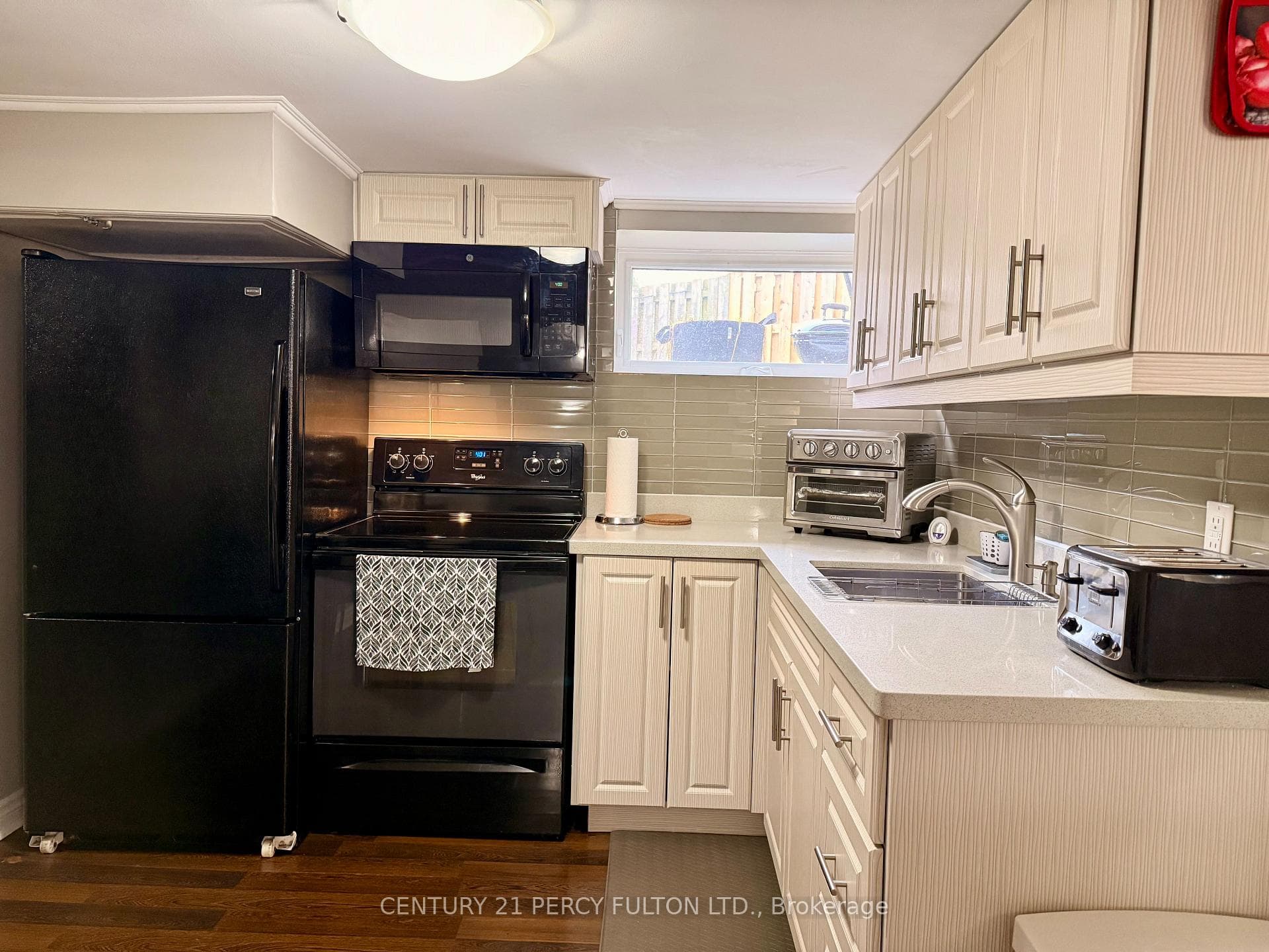 17 Maywood Park photo 3