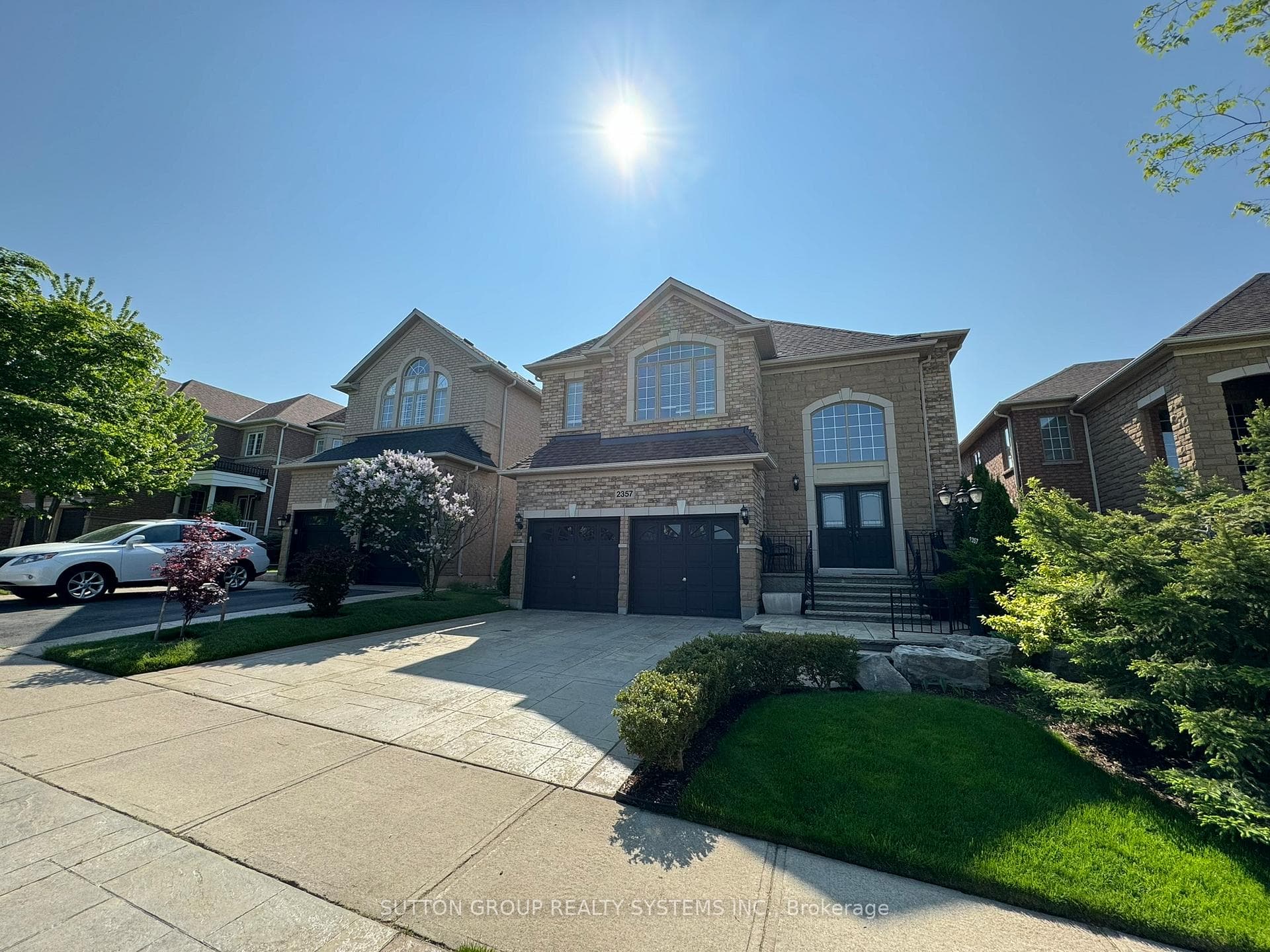 2357 Hertfordshire Way photo 2