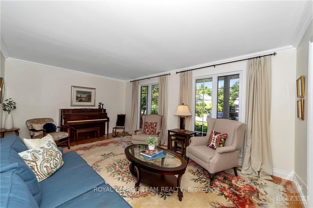 1690 AMBERDALE Crescent photo 5