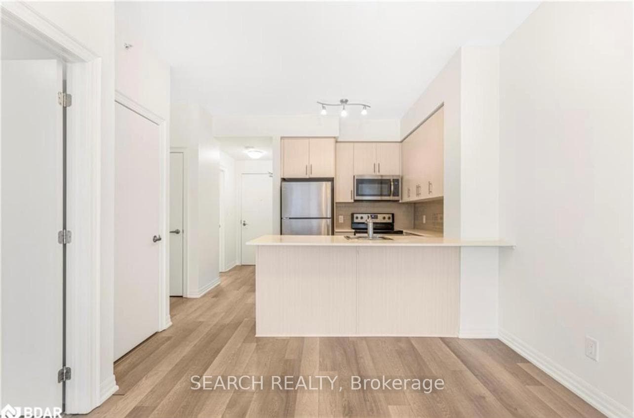 111 Worsley Street Unit 607 photo 32