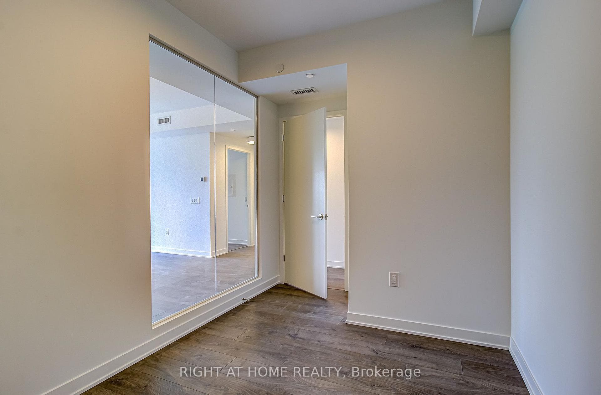 10 Oak Street Unit 907 photo 6