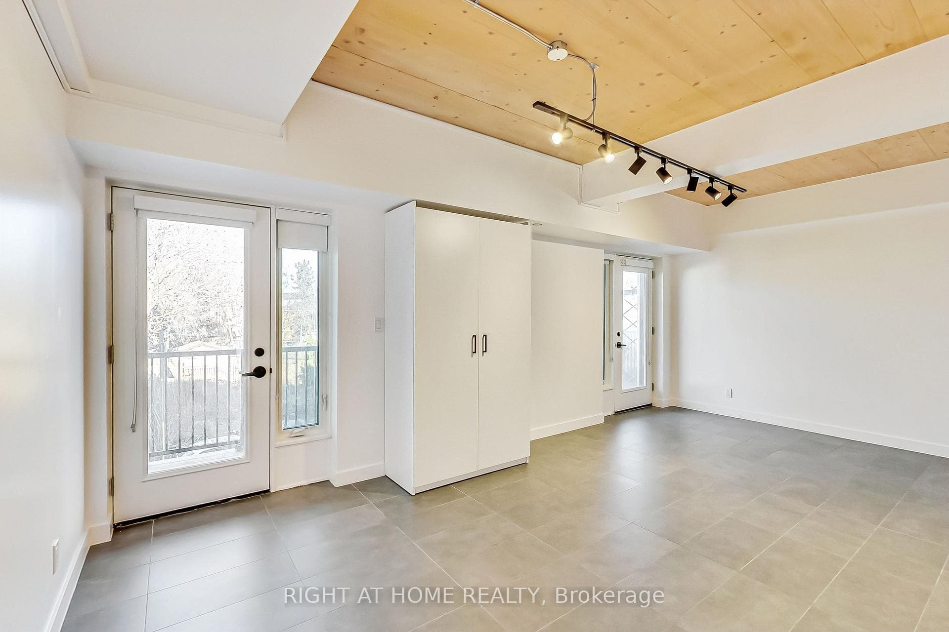 1602 Queen Street Unit 301 photo 10
