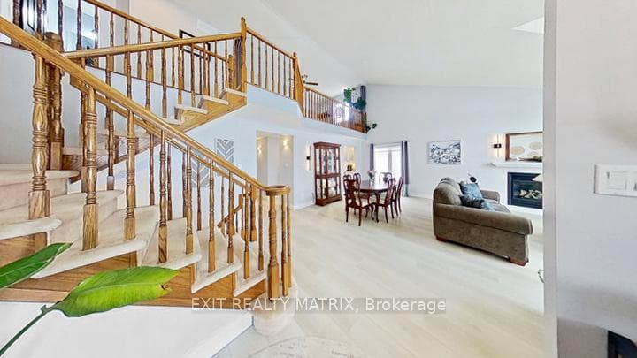 137 Coursier Crescent photo 3