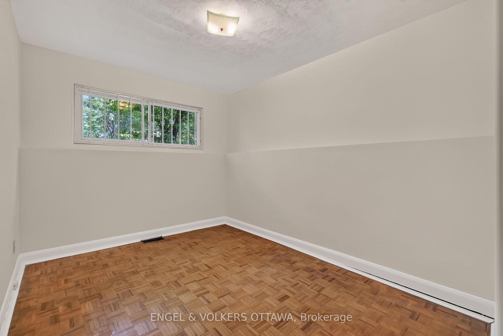 1363 Heron Road photo 23