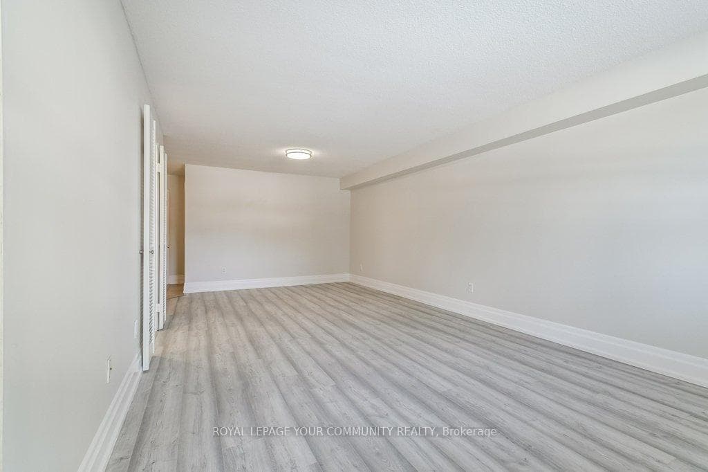 30 Harding Boulevard Unit 315 photo 21