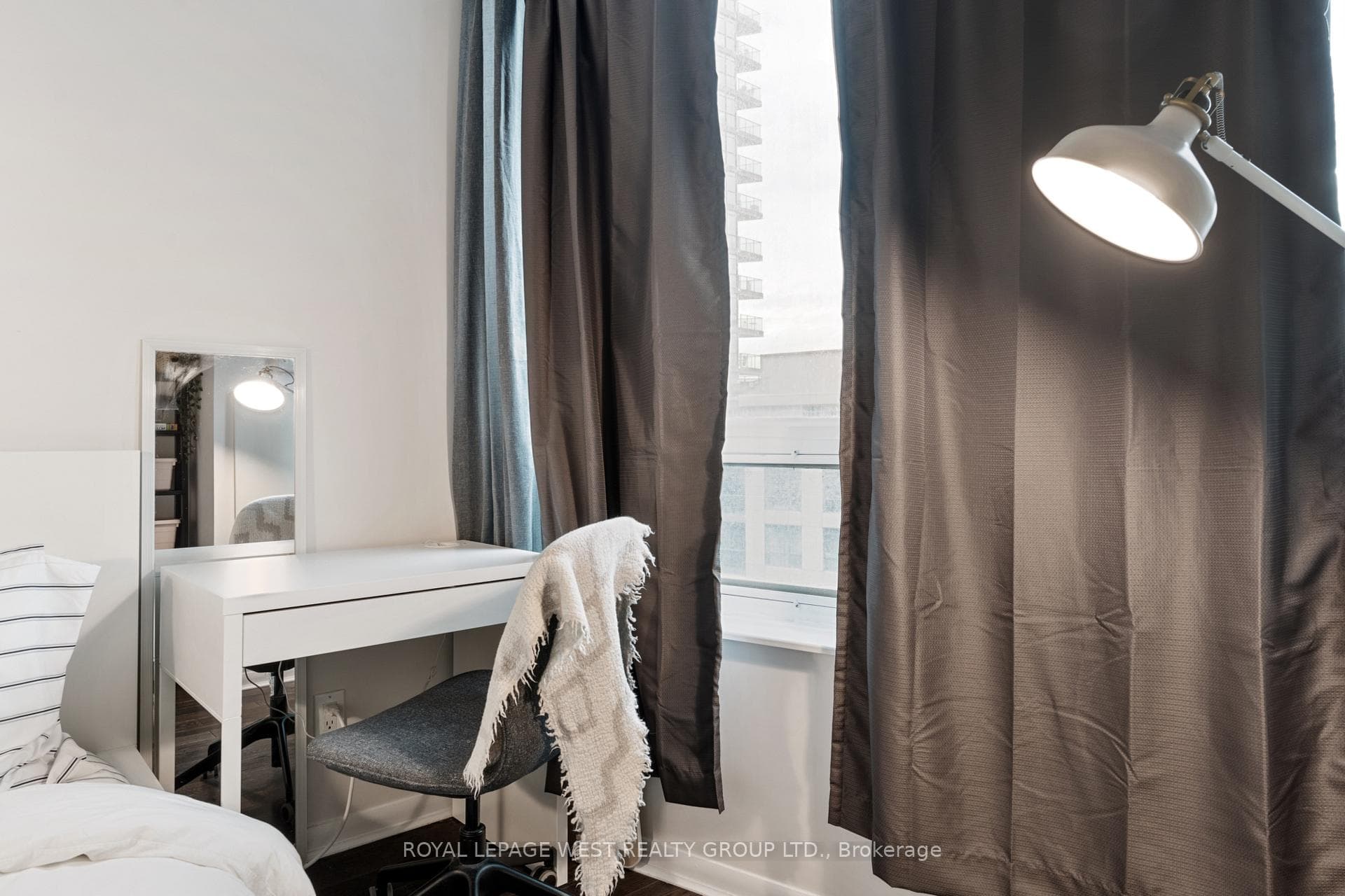 219 Fort York Boulevard Unit 703 photo 16