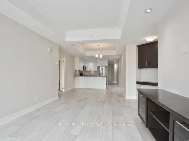 205 Lakeshore Road Unit 210 photo 12