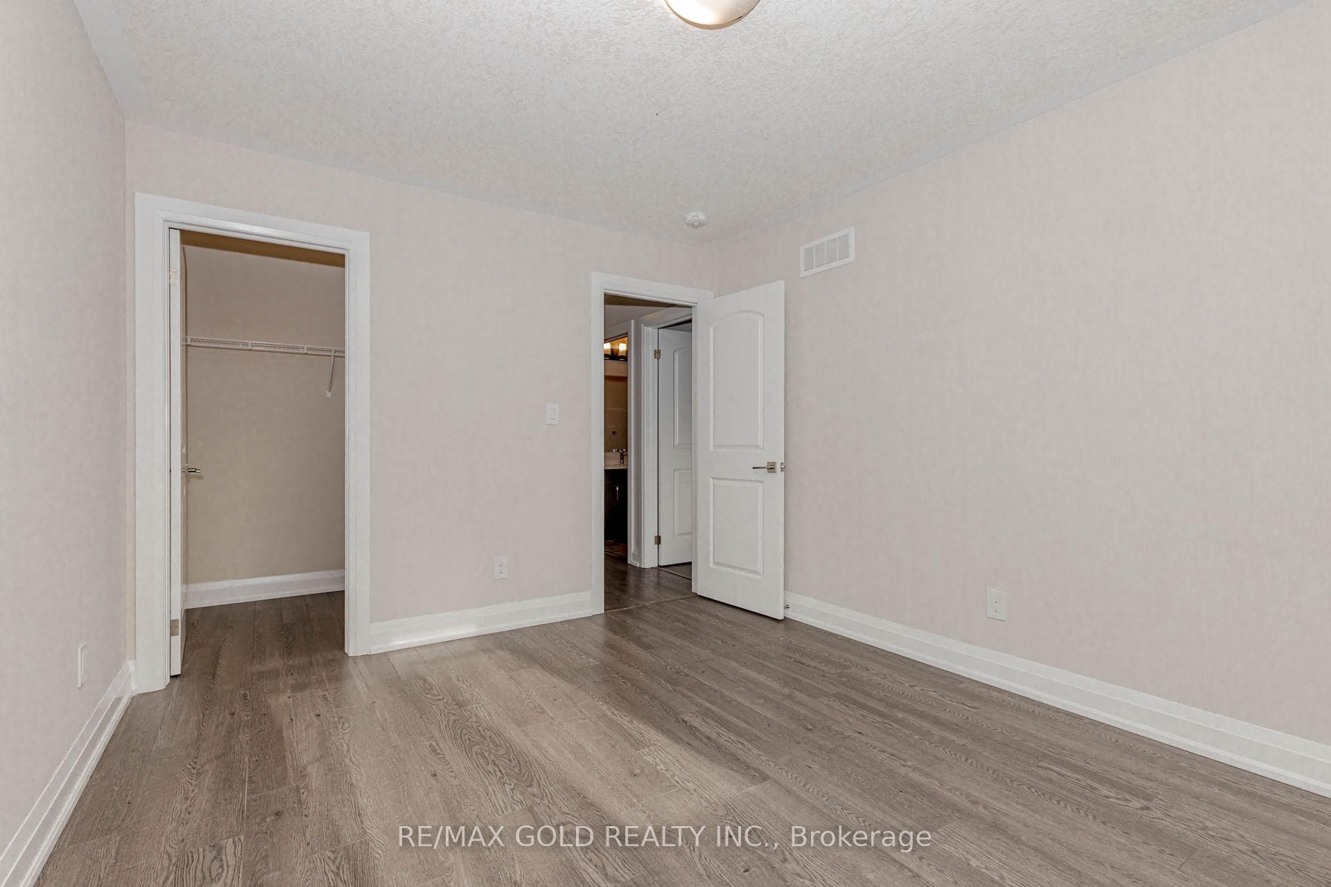 352 Sedgewood Street photo 38
