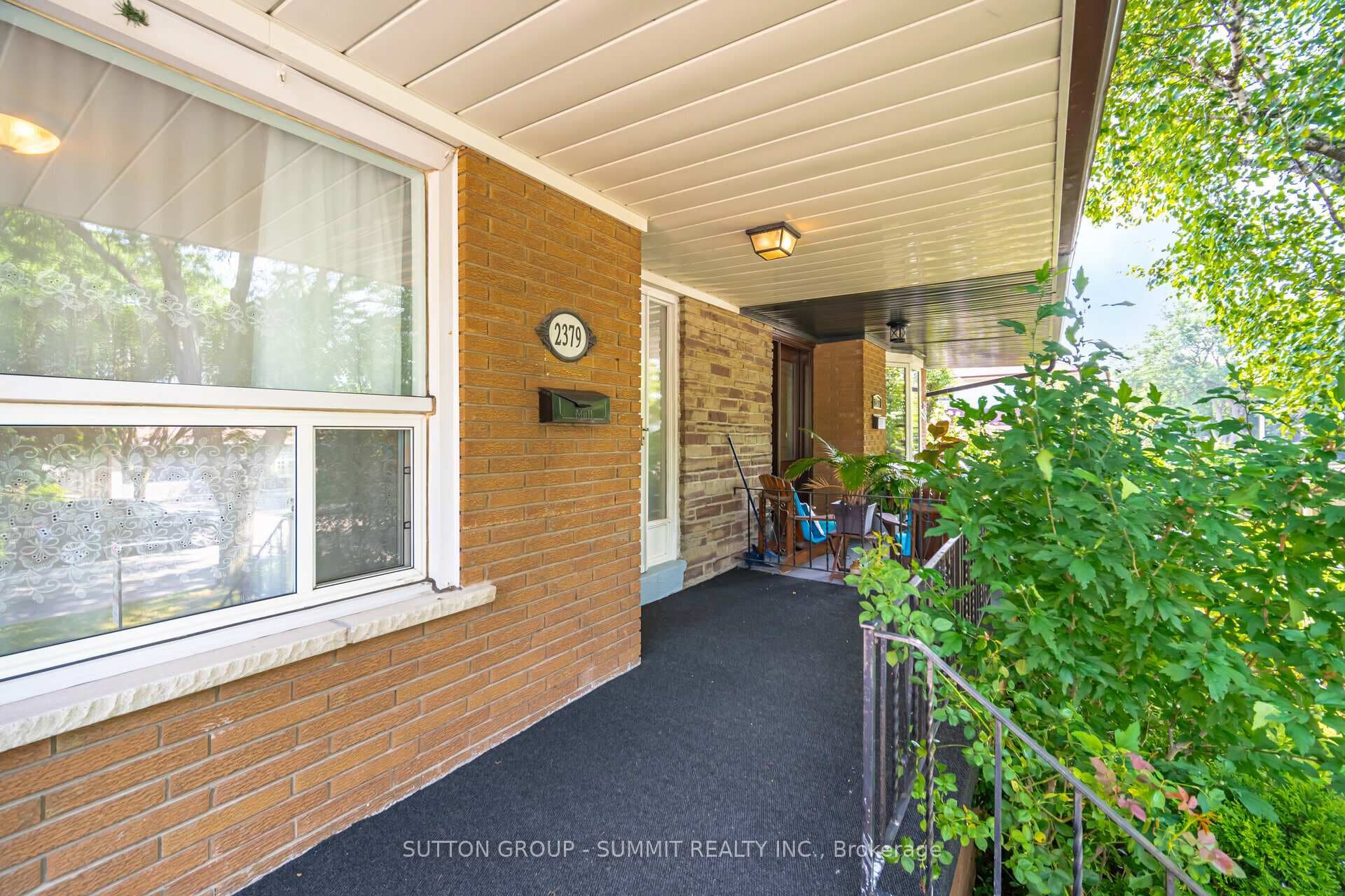2379 Goodison Avenue photo 4