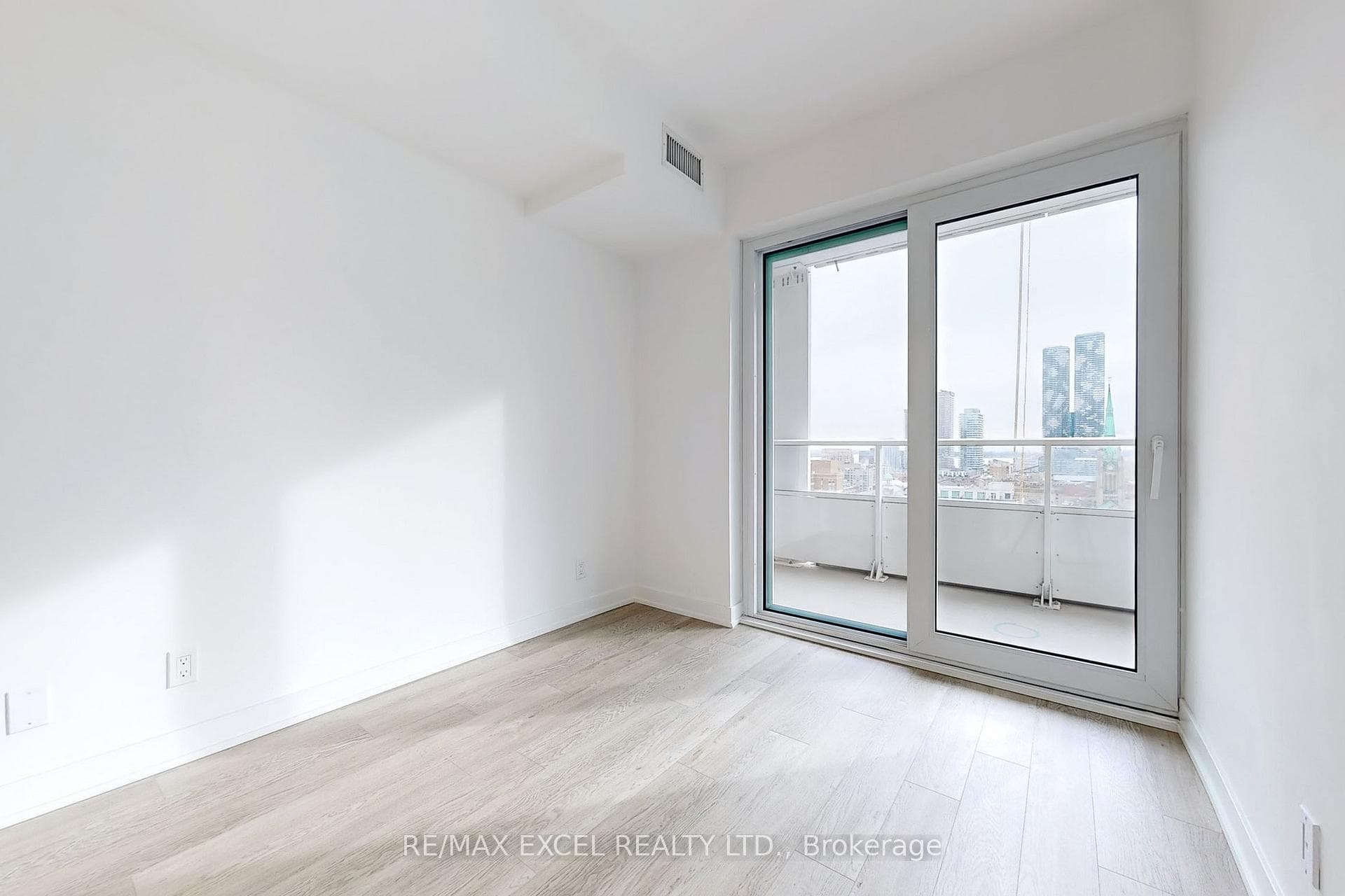 88 Queen Street Unit 1710 photo 8