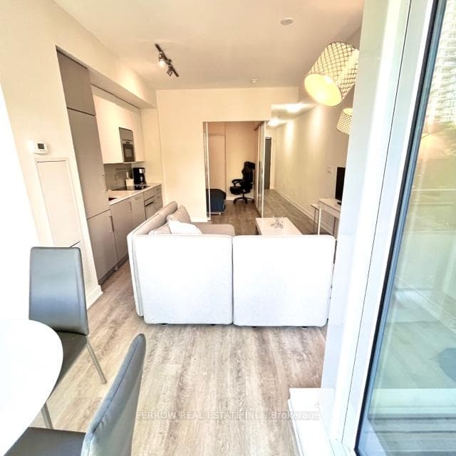 17 Dundonald Street Unit 404 photo 12