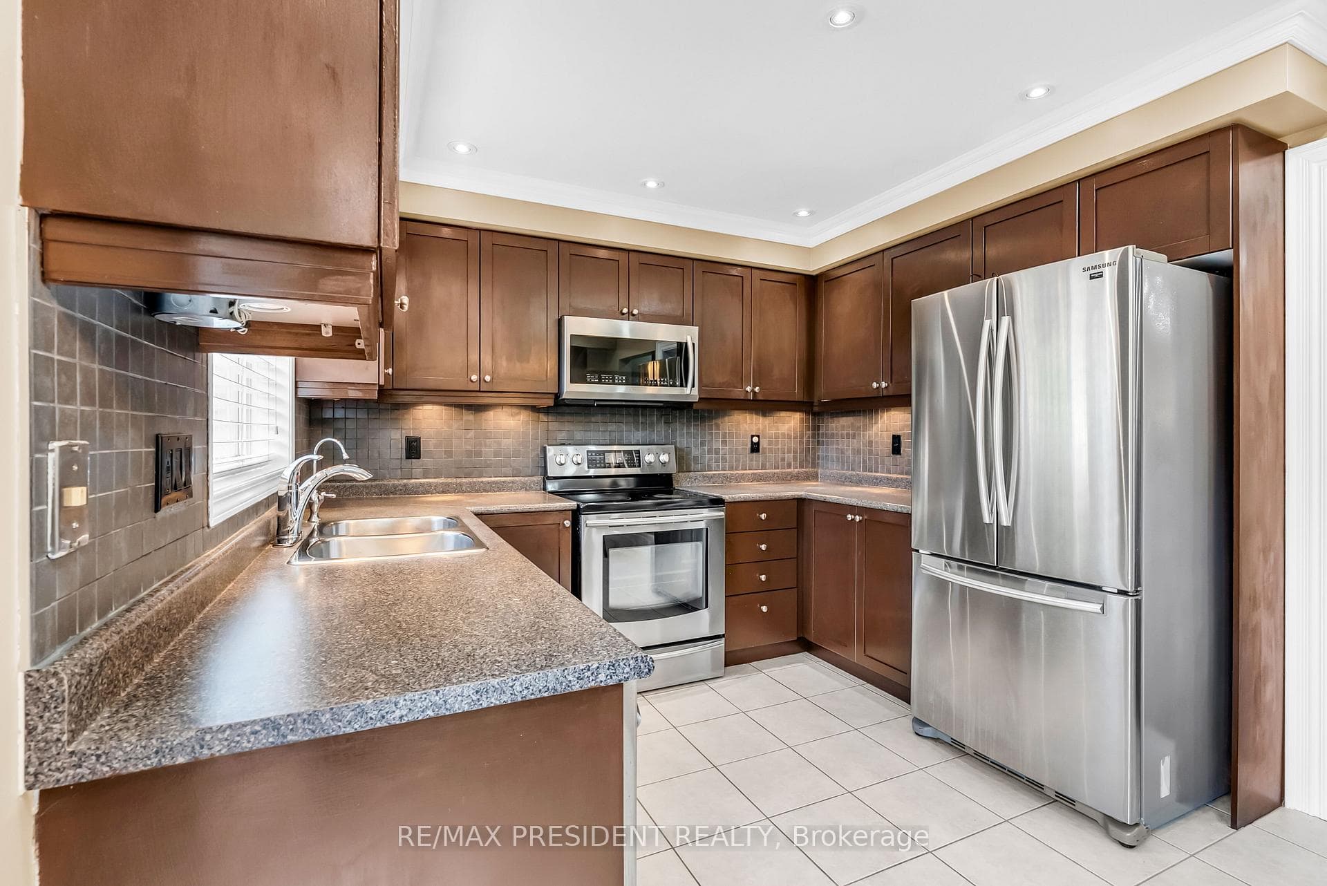 82 TARQUINI Crescent photo 18