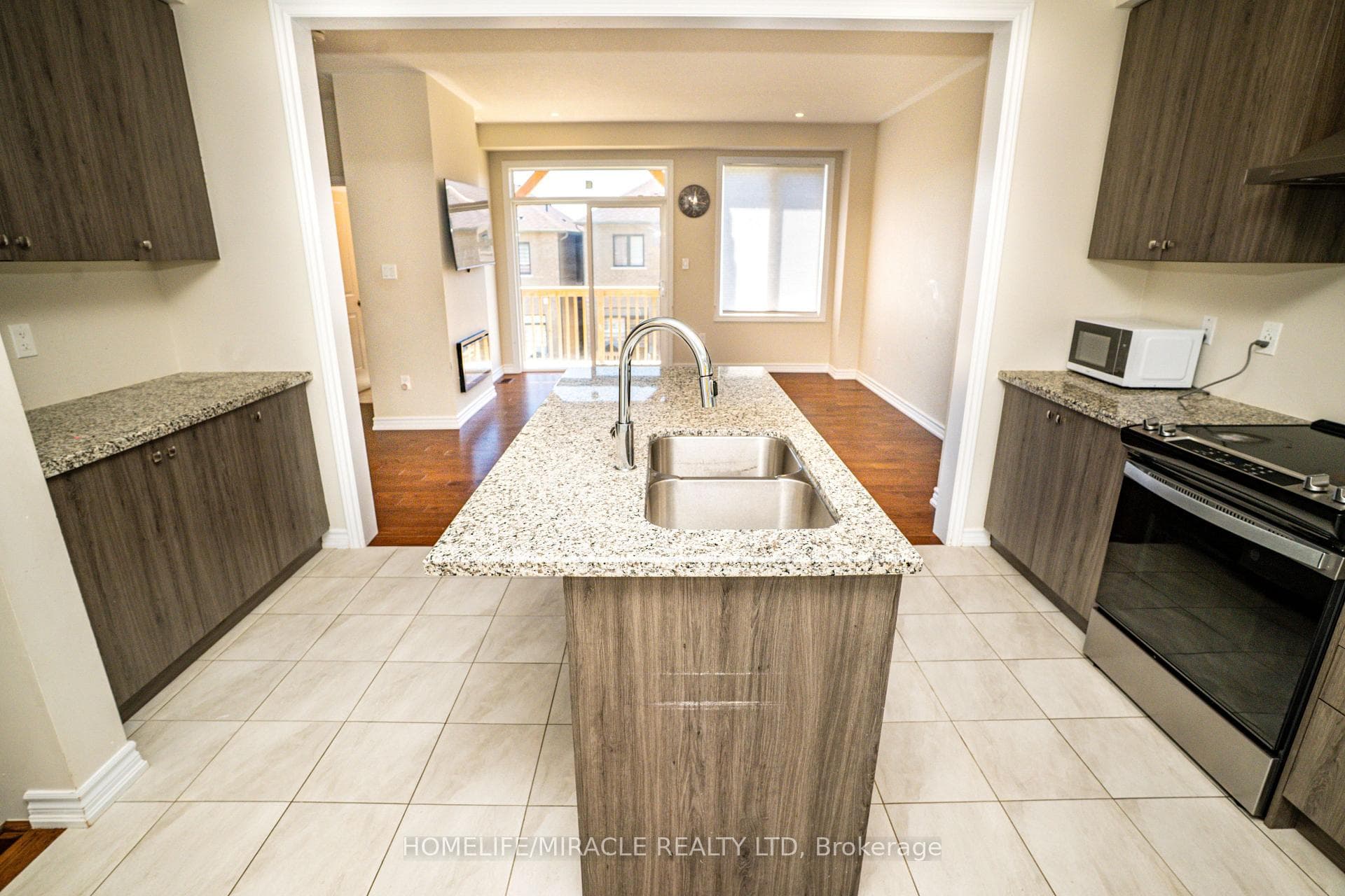 52 Douet Lane photo 9