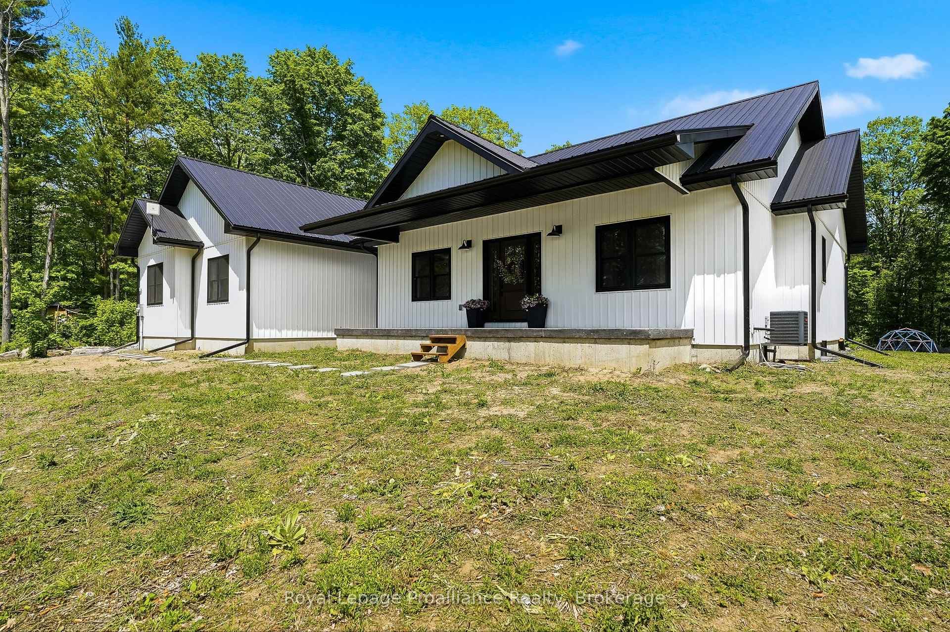 293 Douglas Road photo 5
