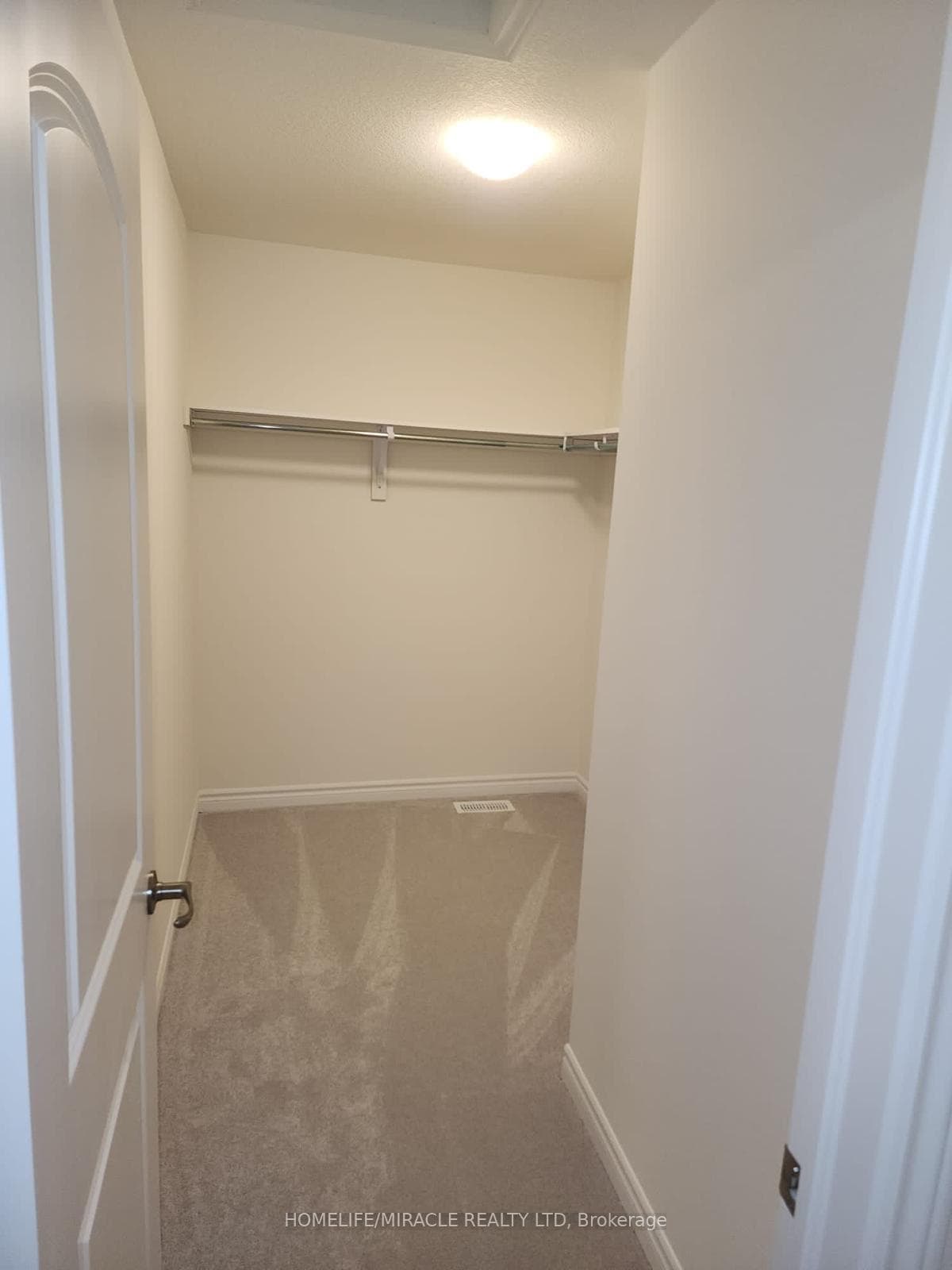 35 Jenner Drive photo 6
