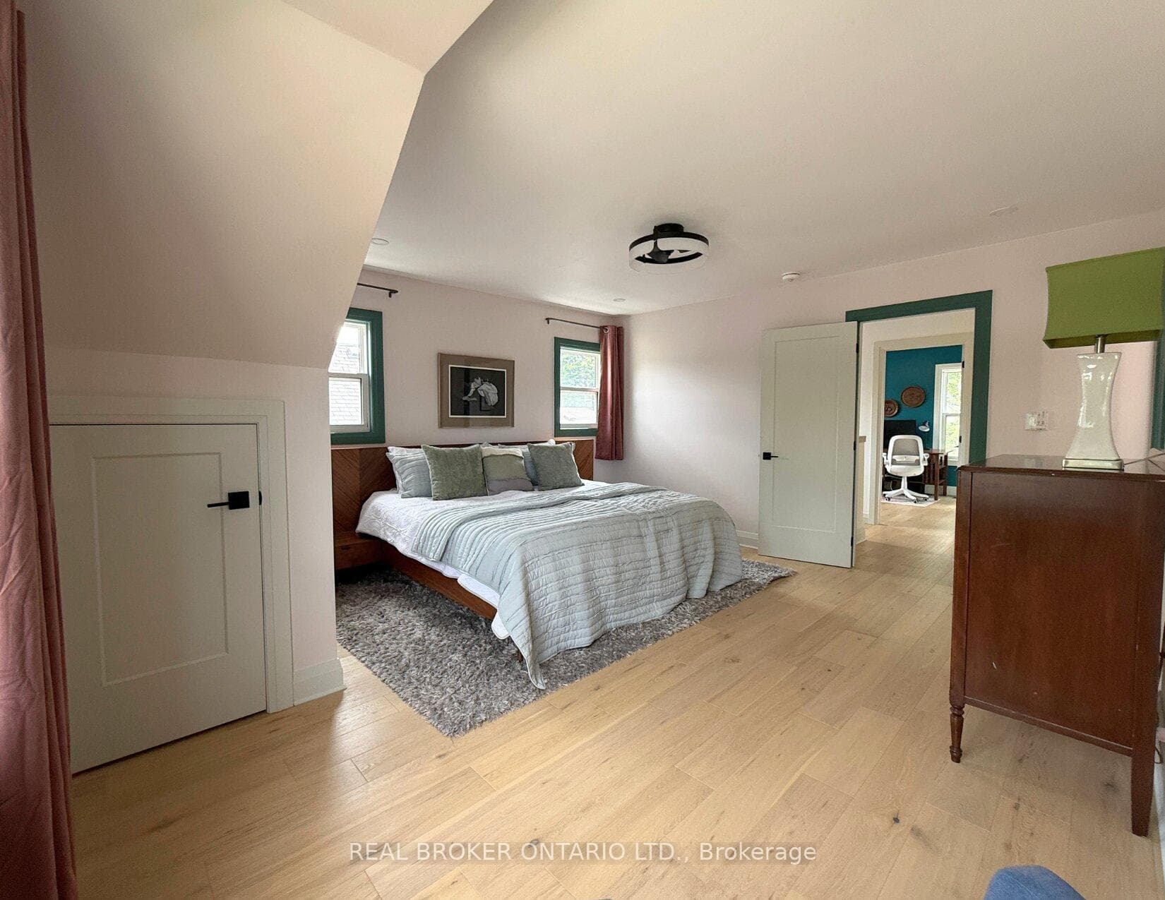 286 East 18th Street Unit Upper photo 6
