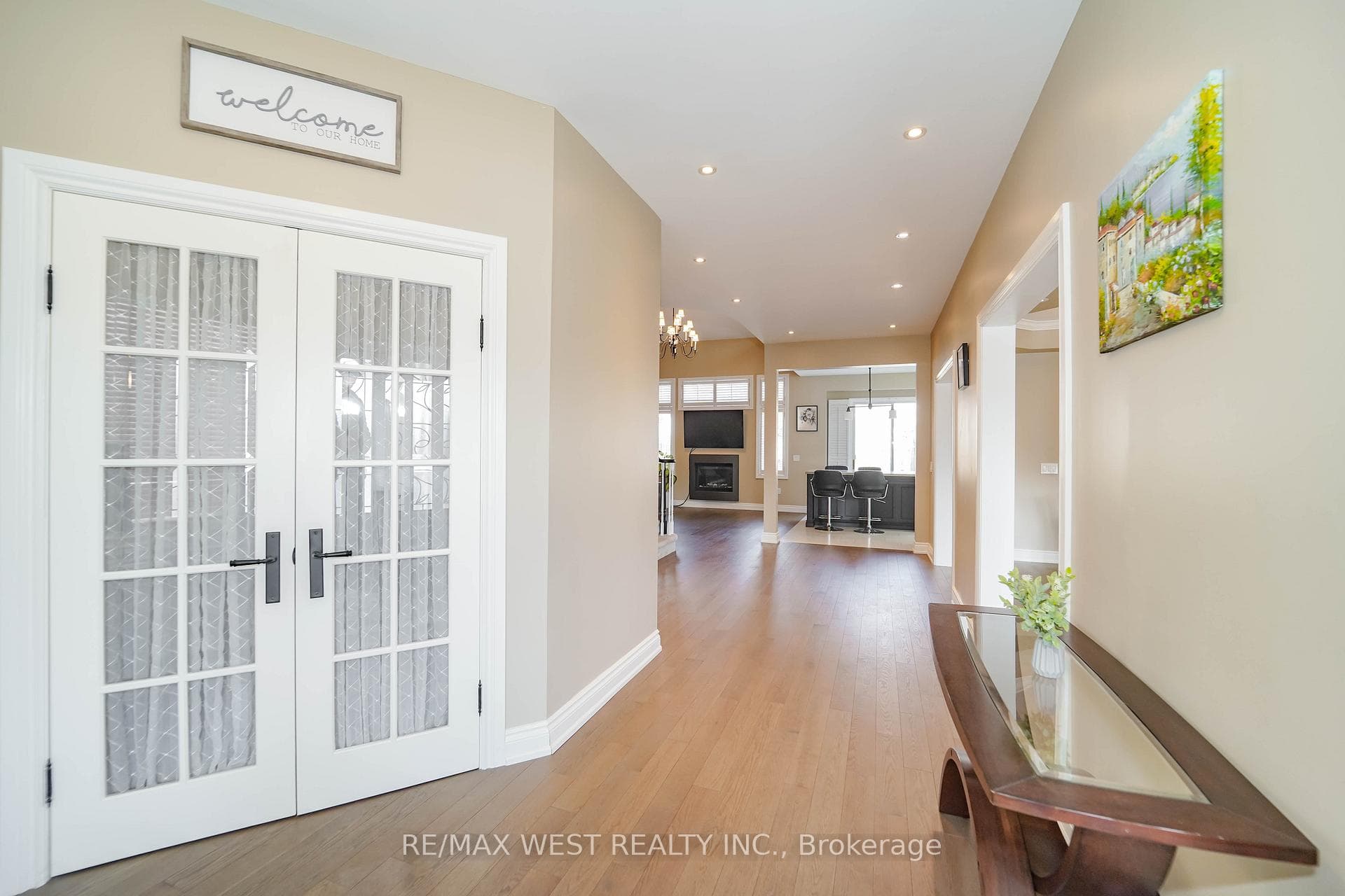 181 Thicket Crescent photo 3