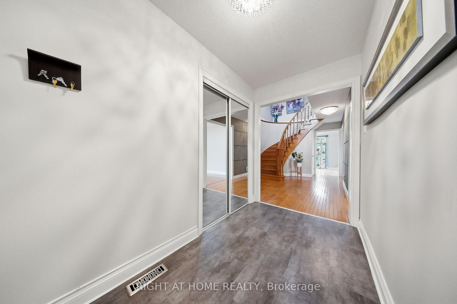 29 Sunforest Drive photo 9
