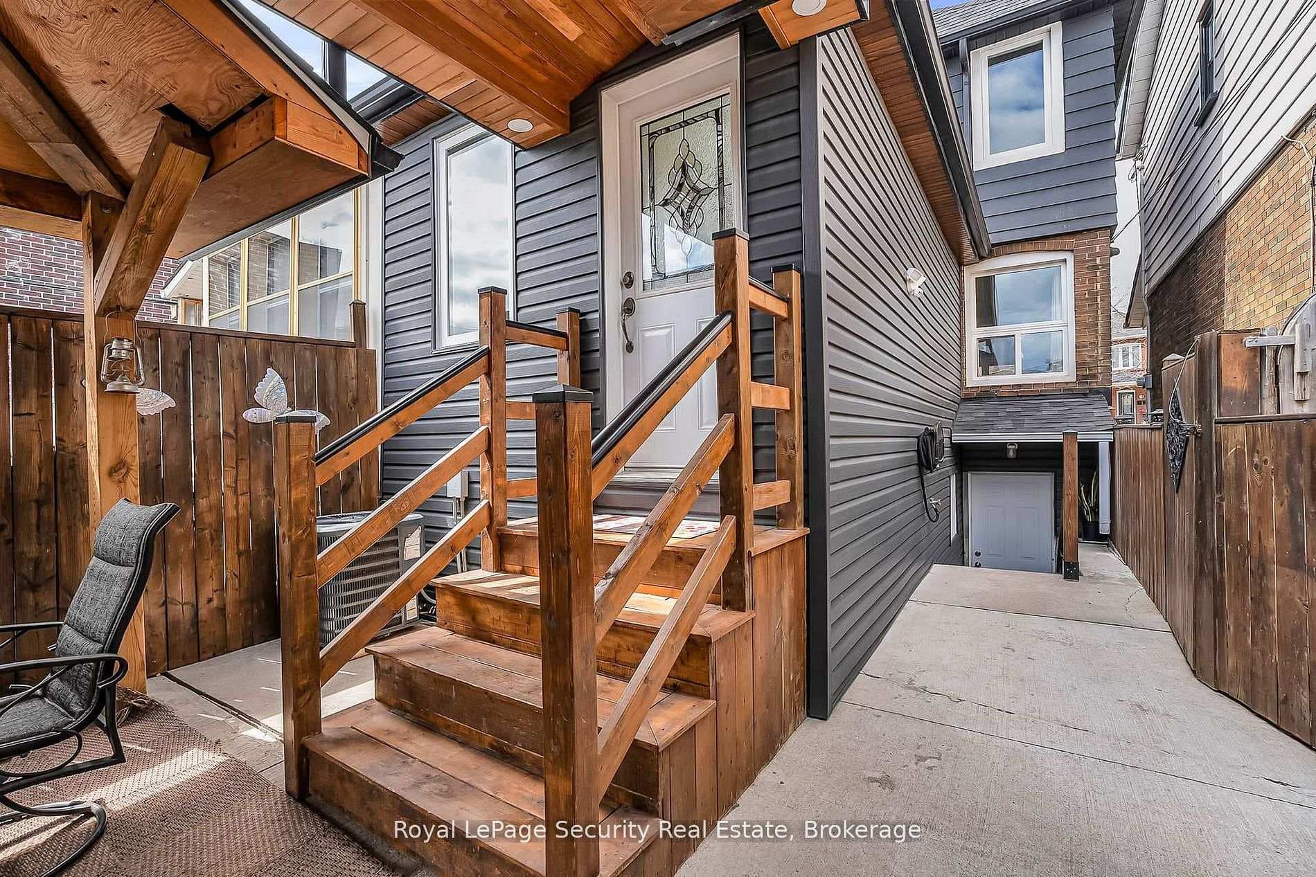 67 Northland Avenue photo 39