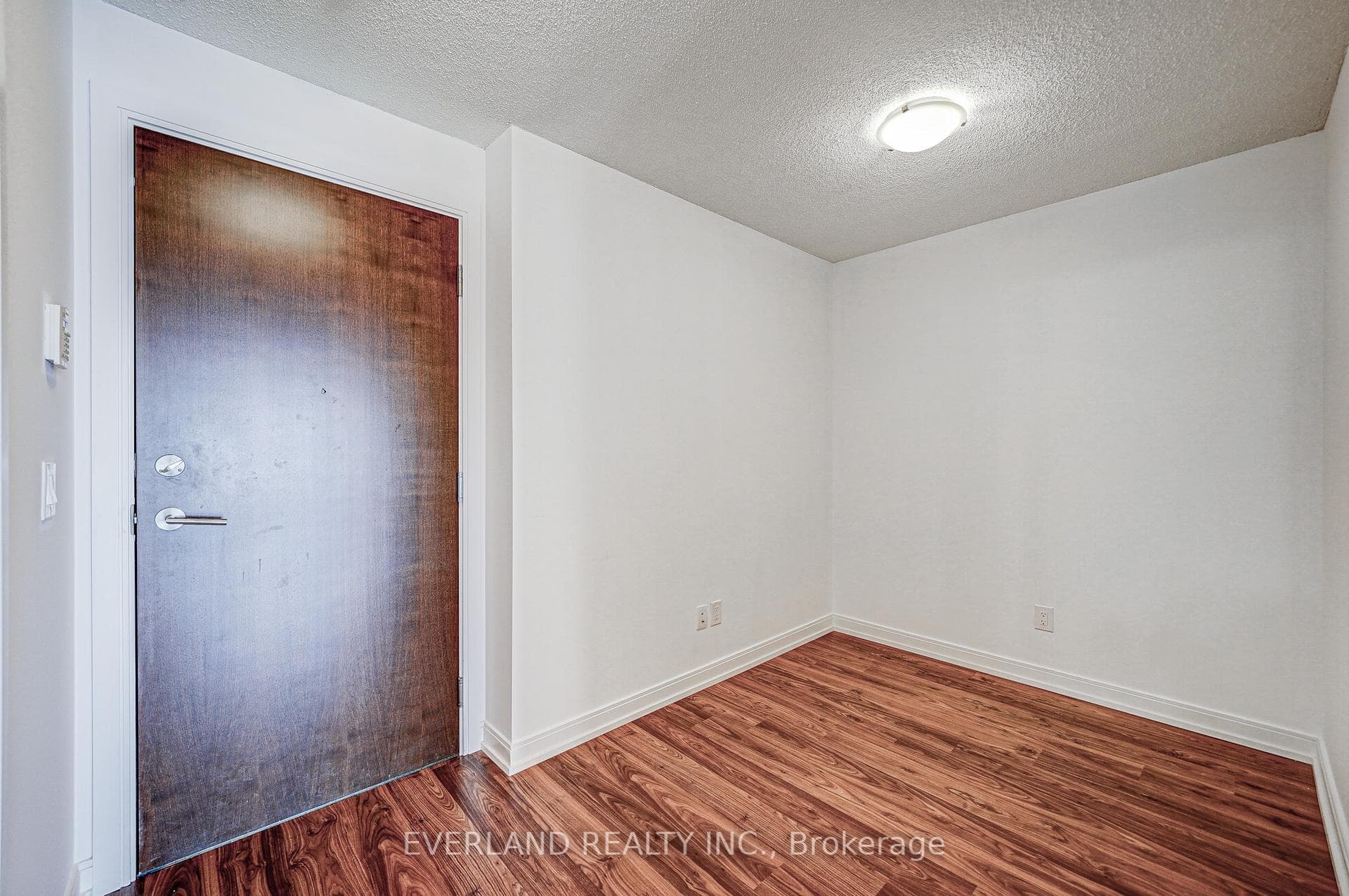 181 Village Green Square Unit 815 photo 2