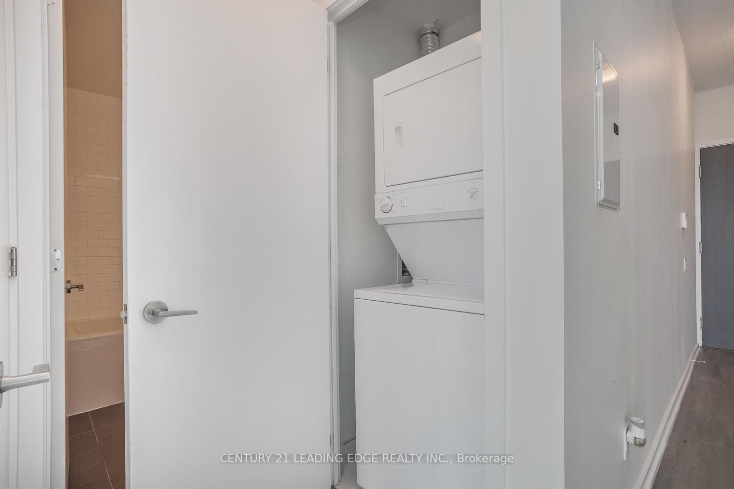 103 The Queensway N/A Unit 1008 photo 18