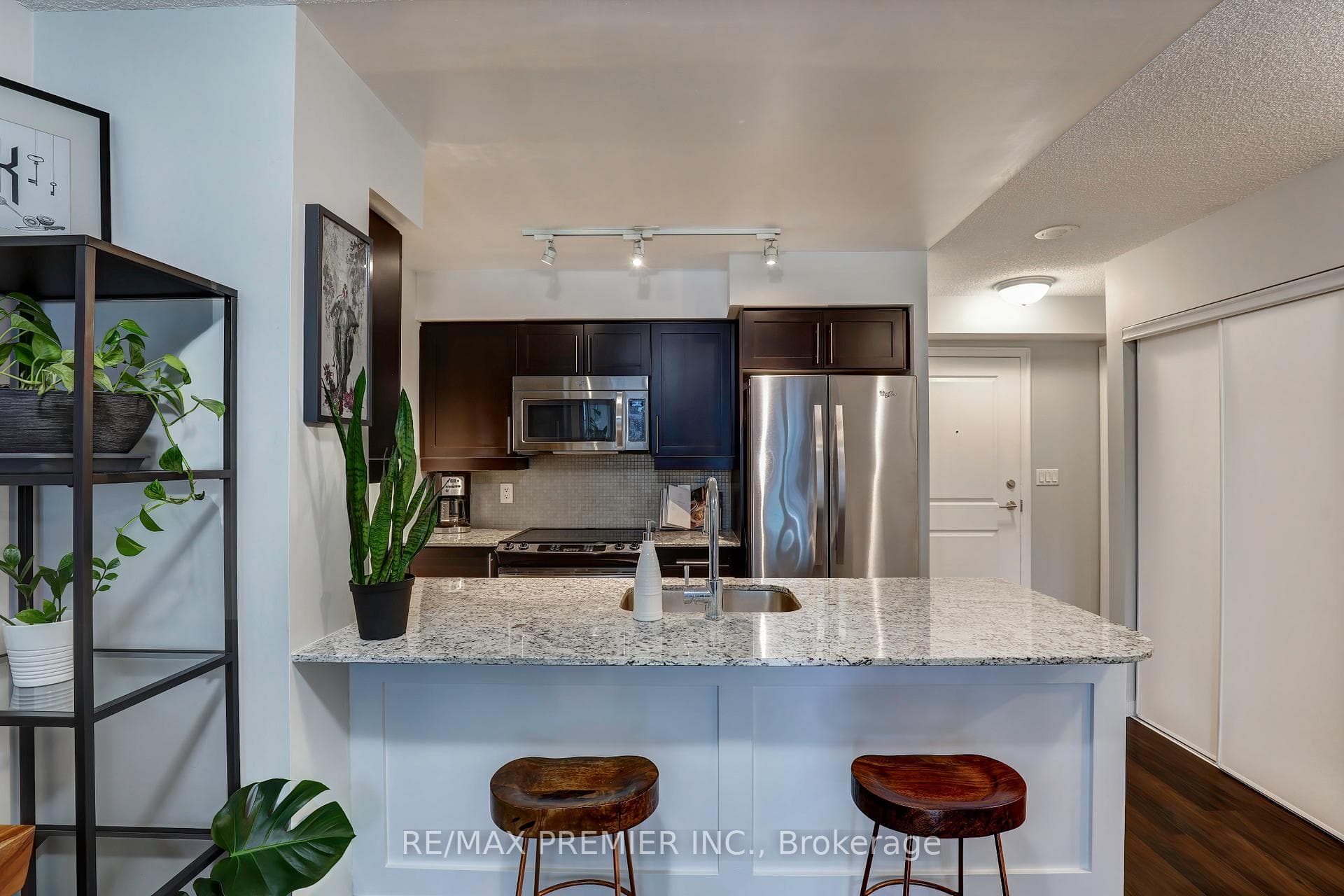 35 Bastion Street Unit 1616 photo 8