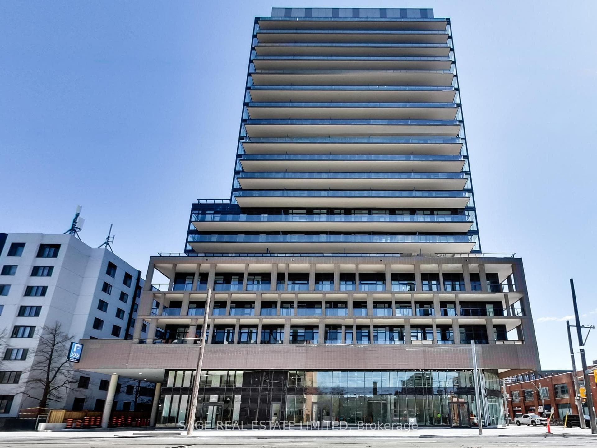 285 Dufferin Street Unit 1401 photo 3