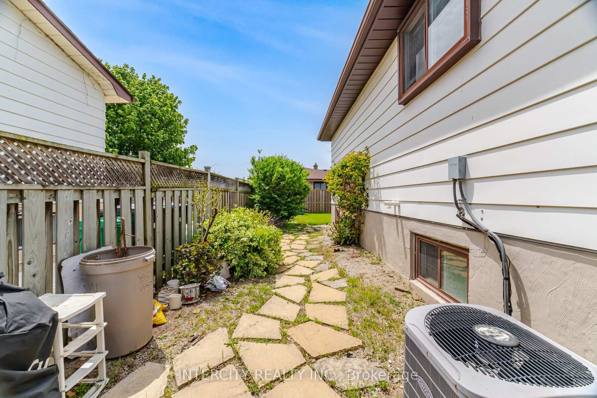 3164 Gwendale Crescent photo 47