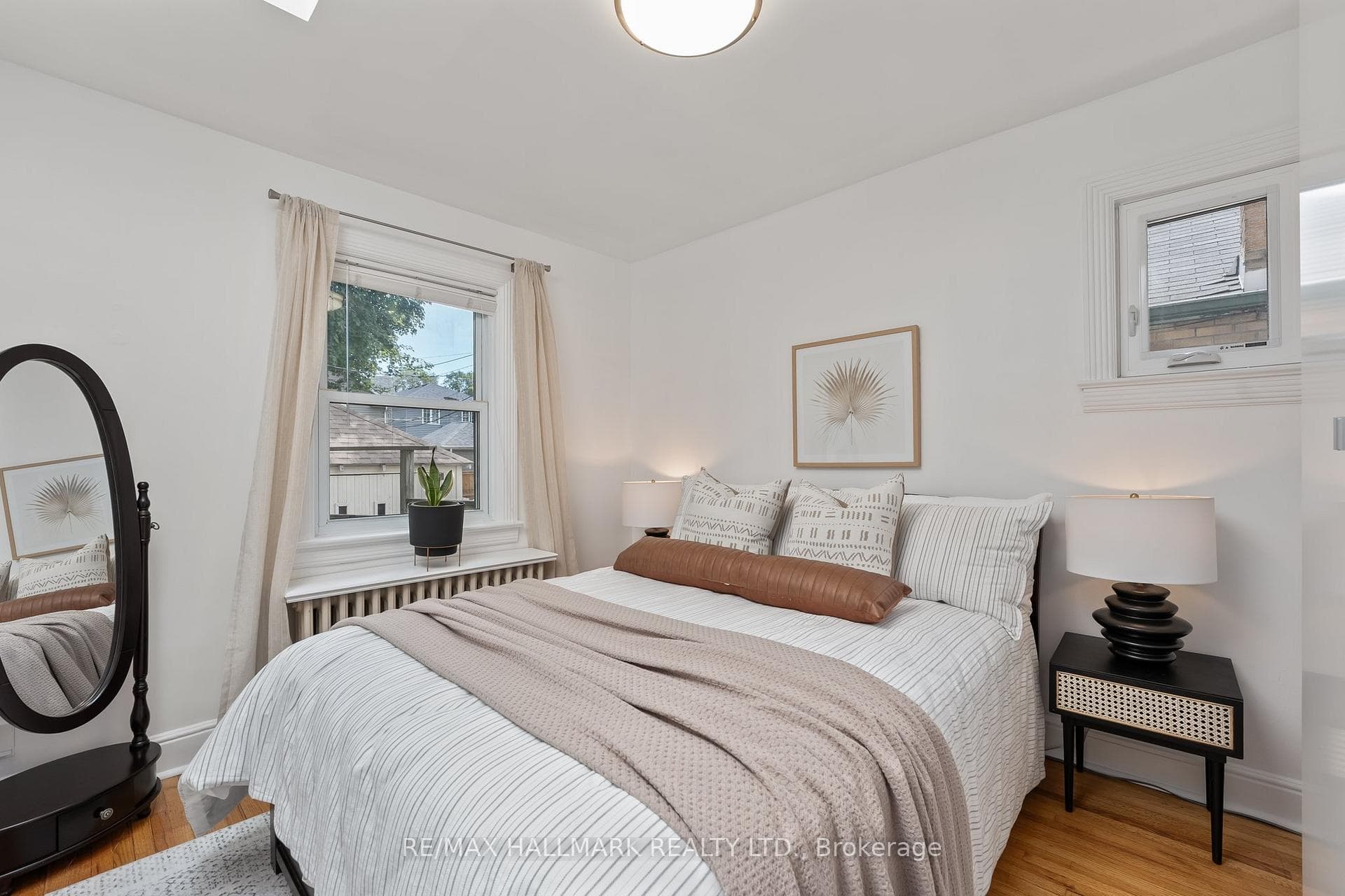 305 Warden Avenue photo 11