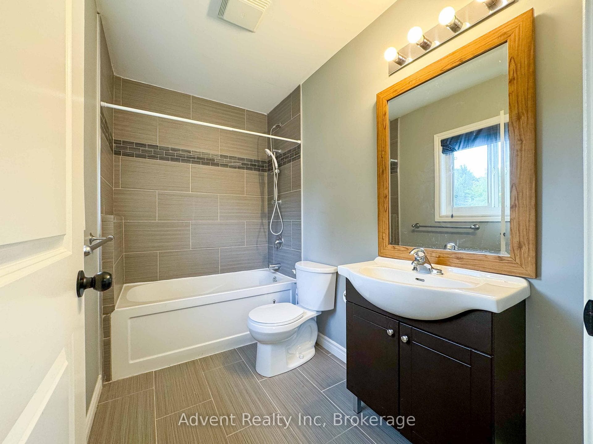 49 Brentwood Road photo 14