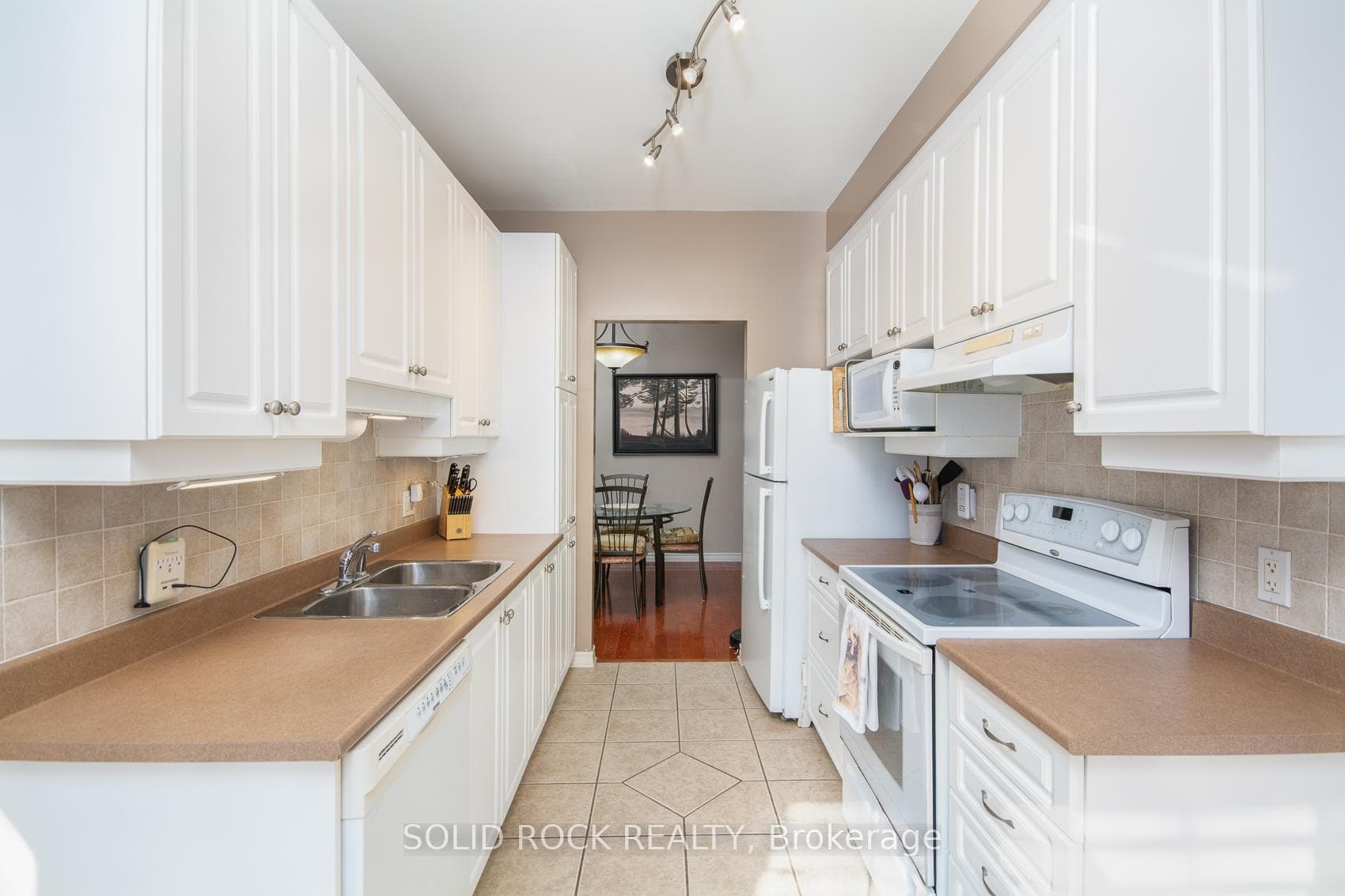 416 Cache Bay Crescent photo 14