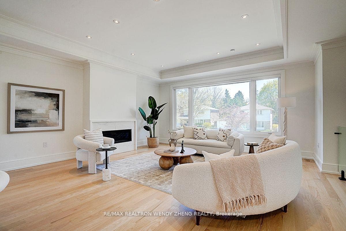 23 Cresthaven Drive photo 4