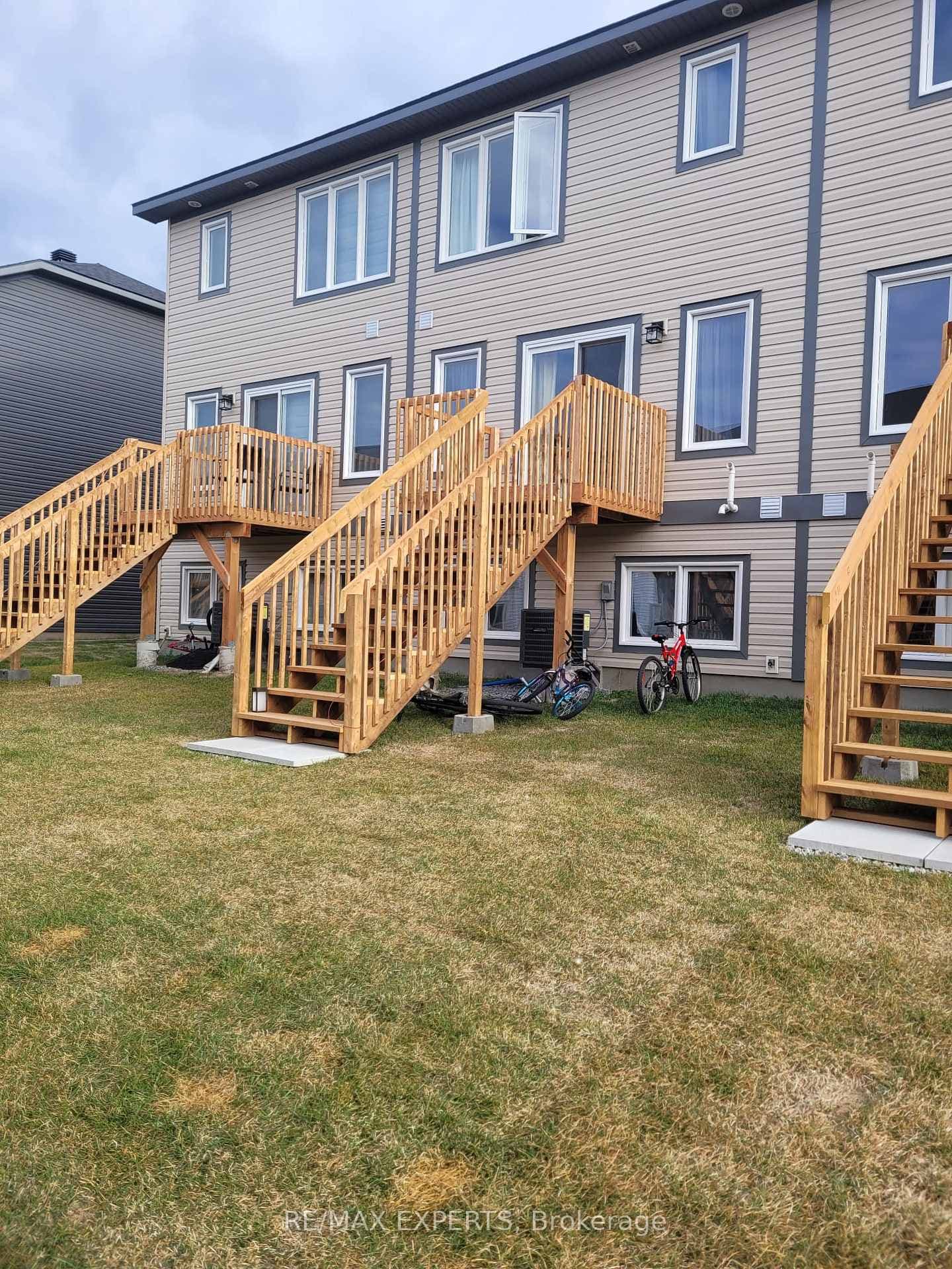 95 WHITCOMB Crescent photo 17