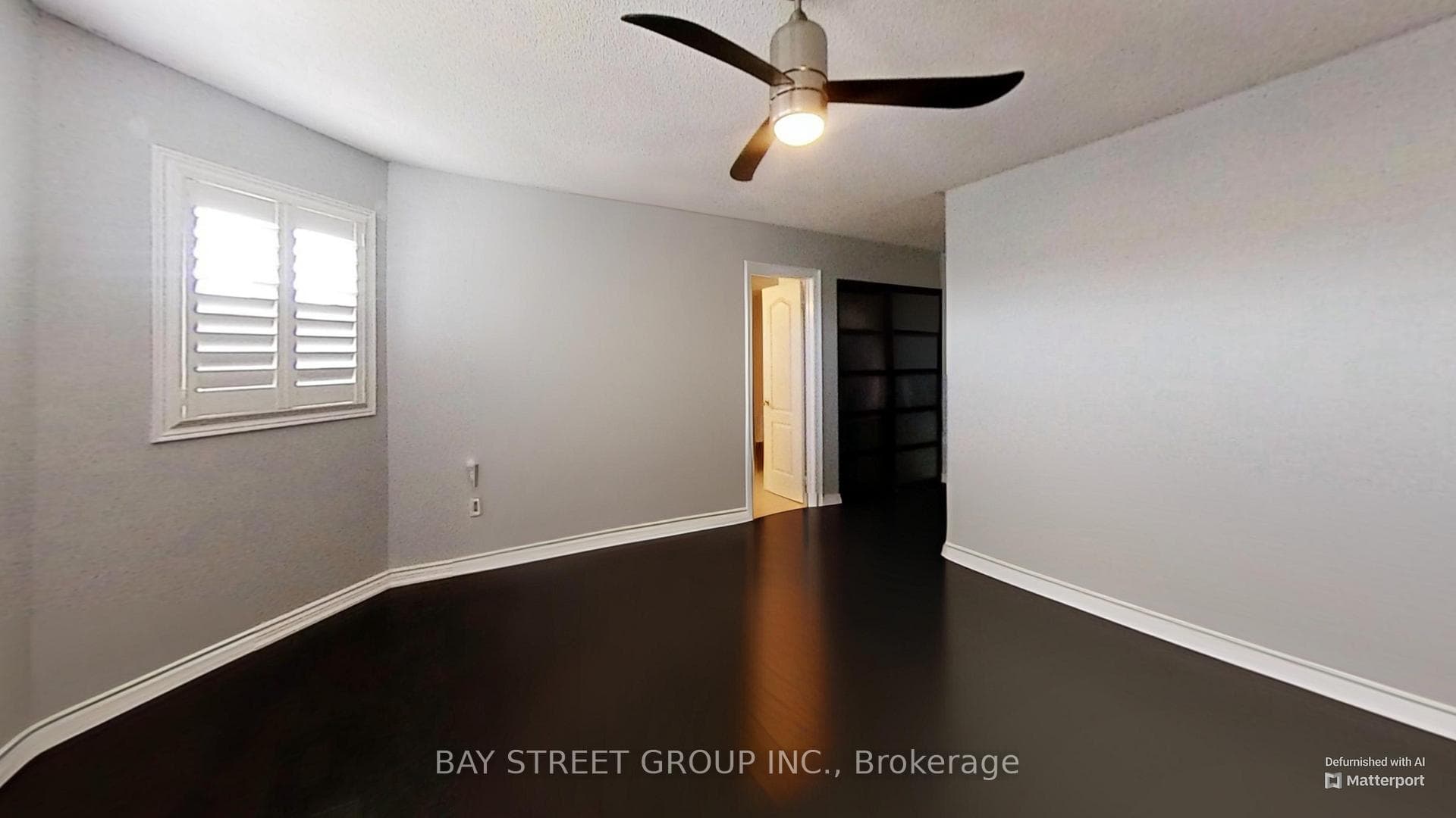 98 Royalpark Way photo 14