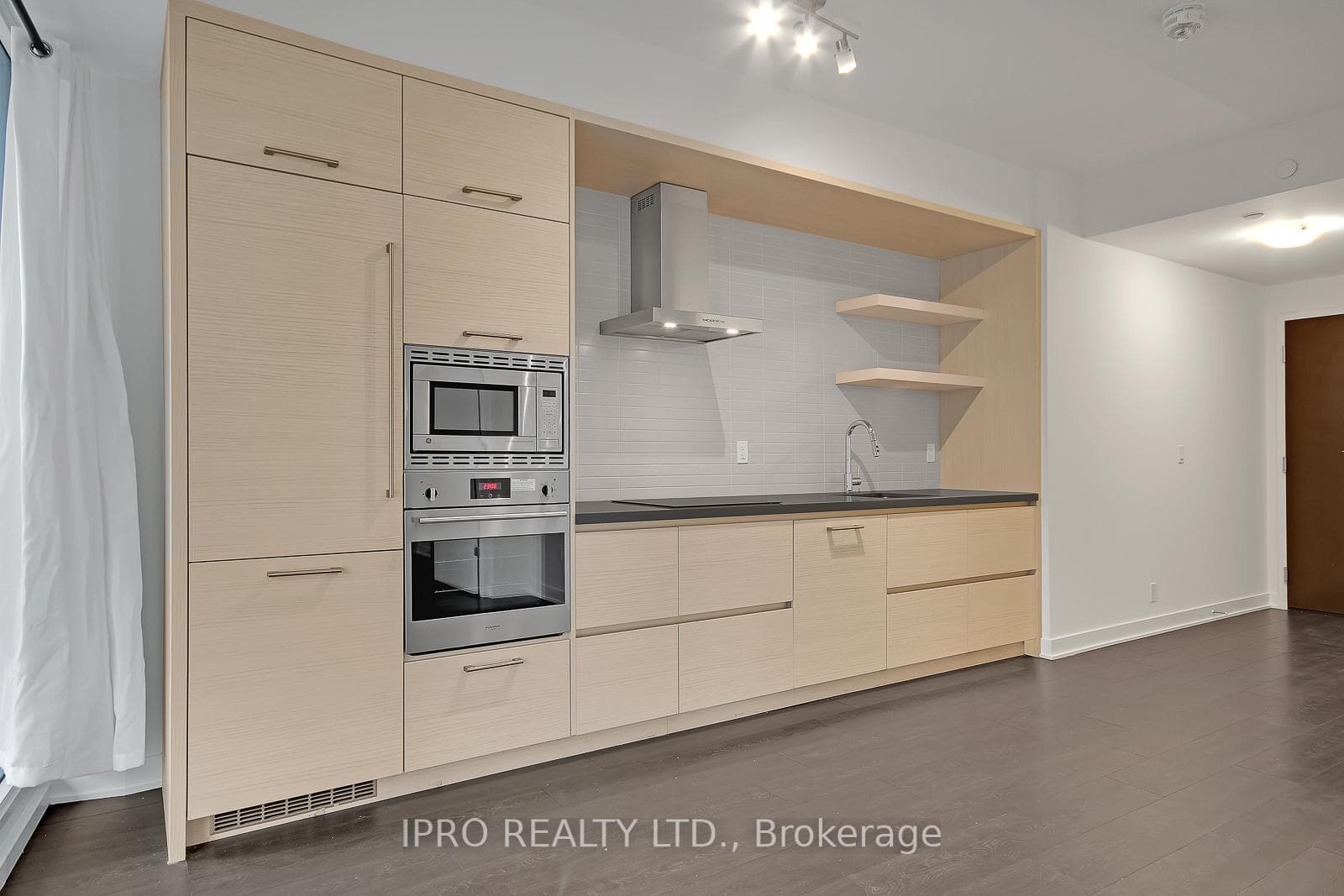 2221 Yonge Street Unit 1106 photo 9