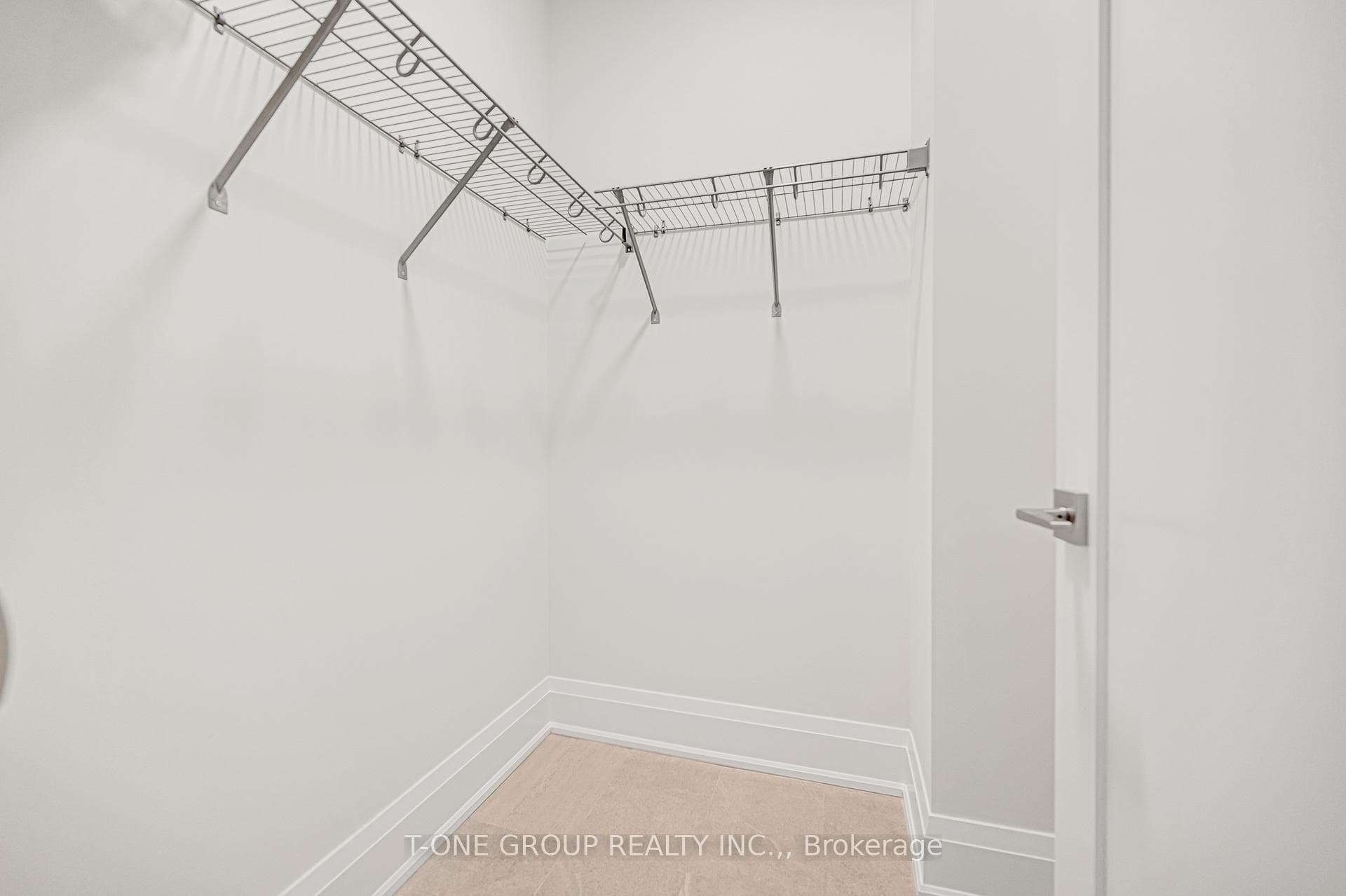 106 Grimsby Lane photo 7