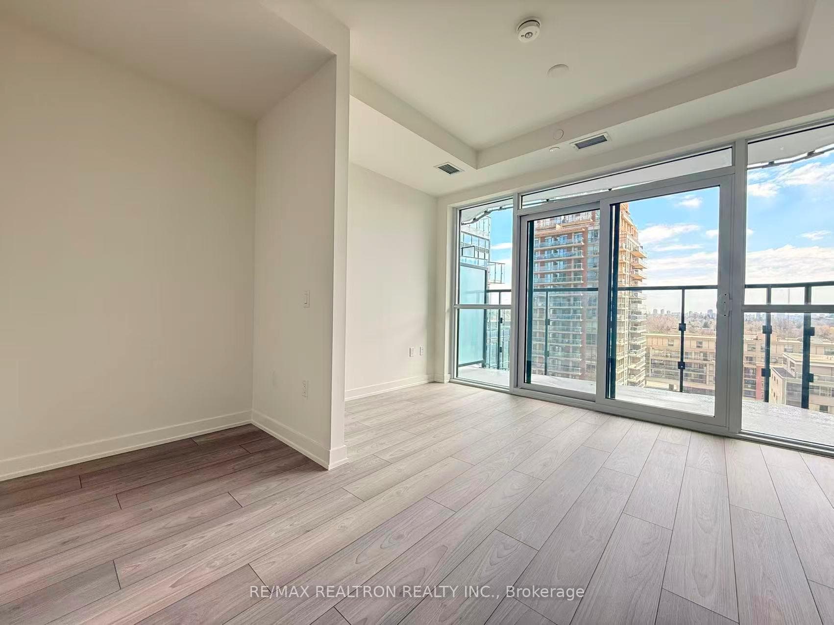 110 Broadway Avenue Unit 711 photo 14